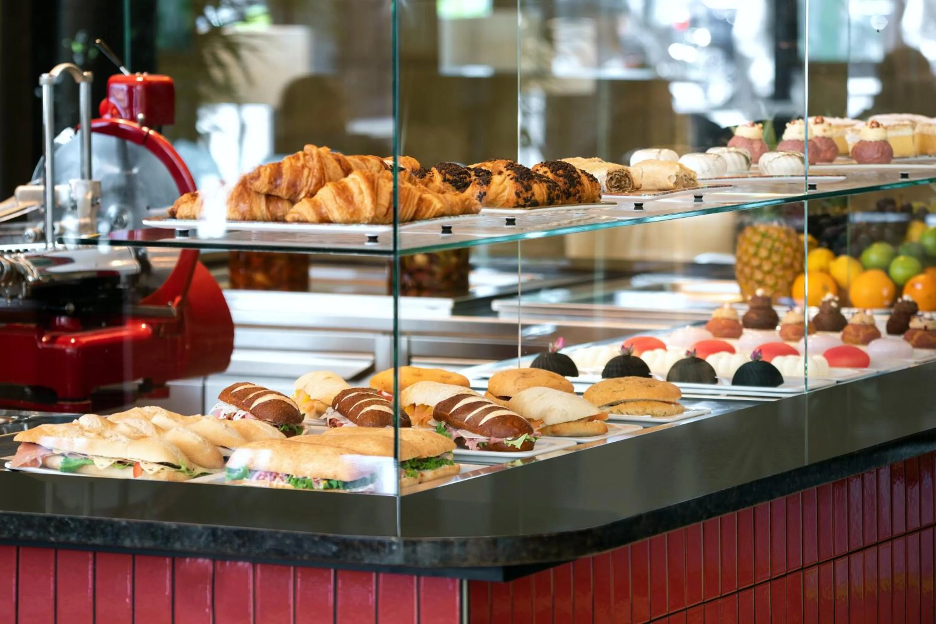 Lounge or bar in Four Points by Sheraton Ljubljana Mons