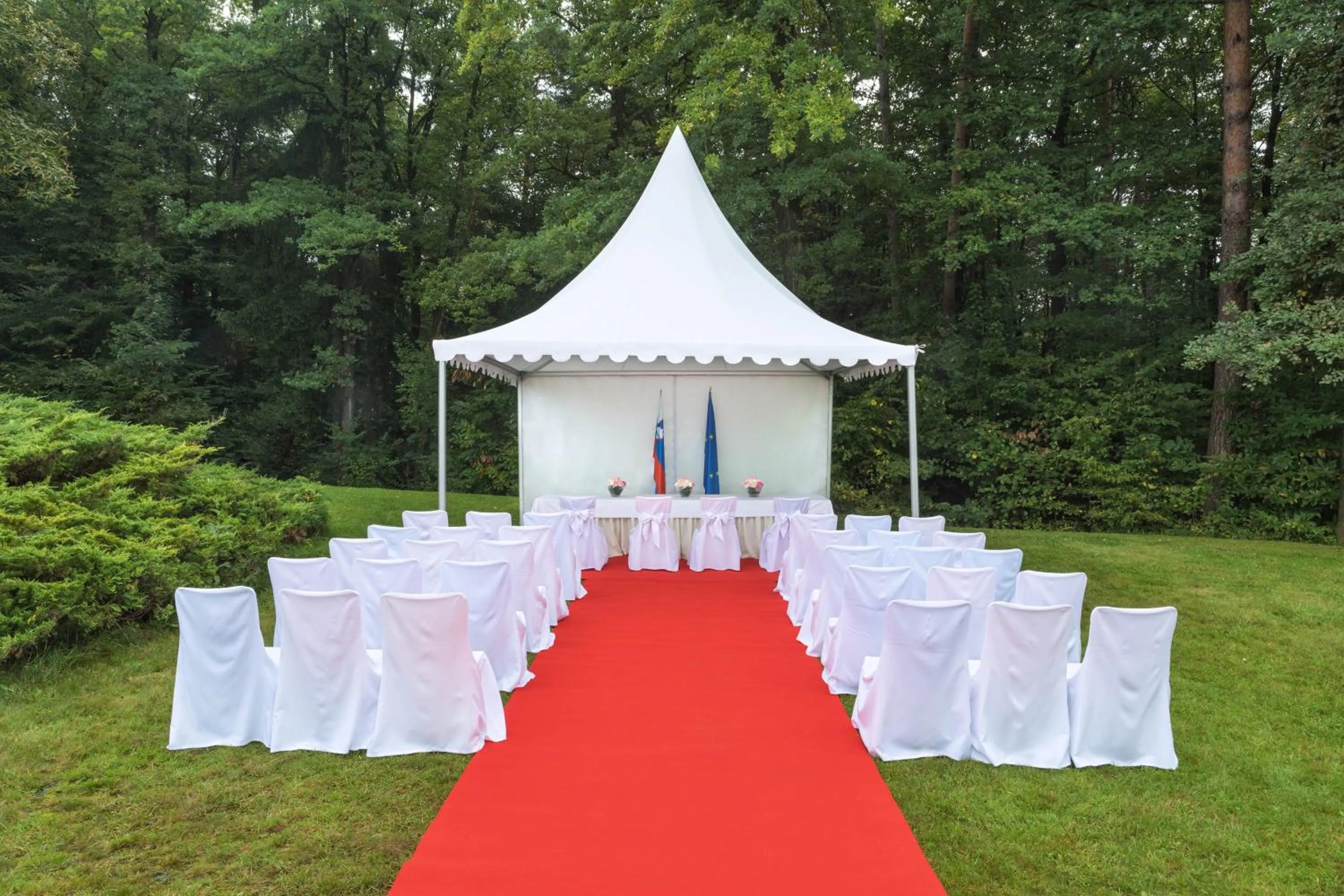 Lobby or reception in Four Points by Sheraton Ljubljana Mons