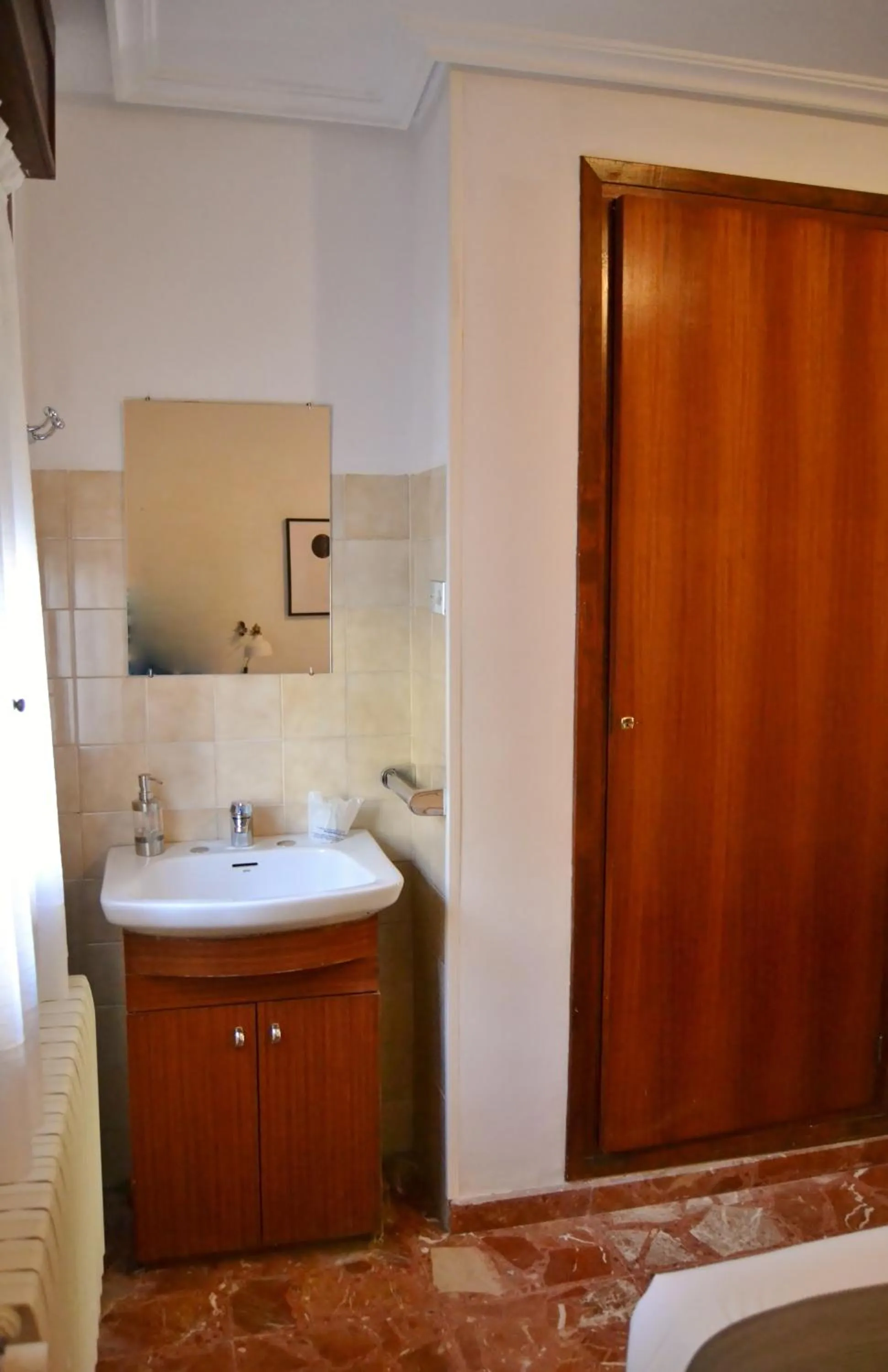 Decorative detail in Tres Puentes Anguiano Apartamentos y Hostal