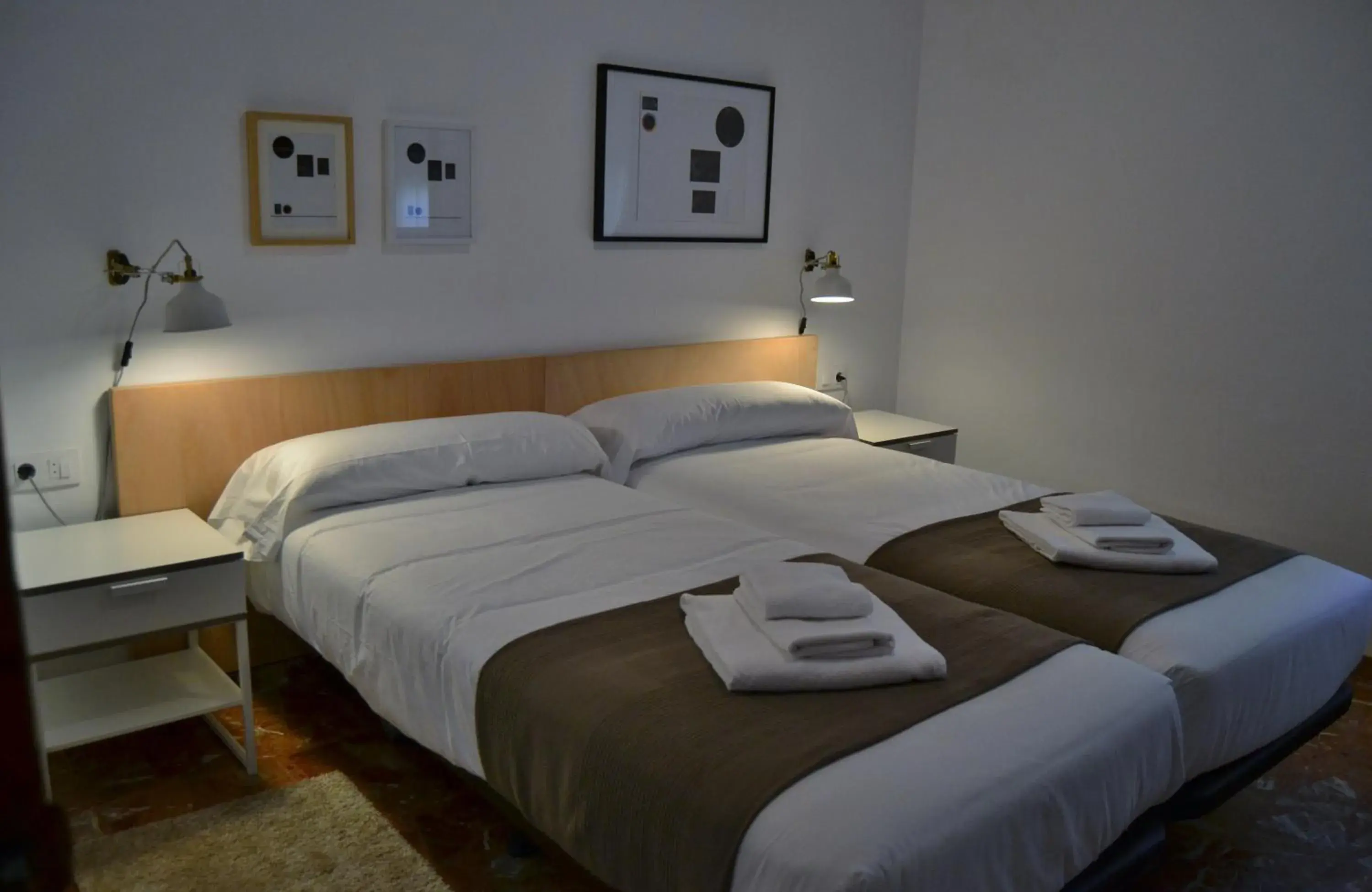 Twin Room with Private Bathroom in Tres Puentes Anguiano Apartamentos y Hostal Twin Room with Private Bathroom in Tres Puentes Anguiano Apartamentos y Hostal