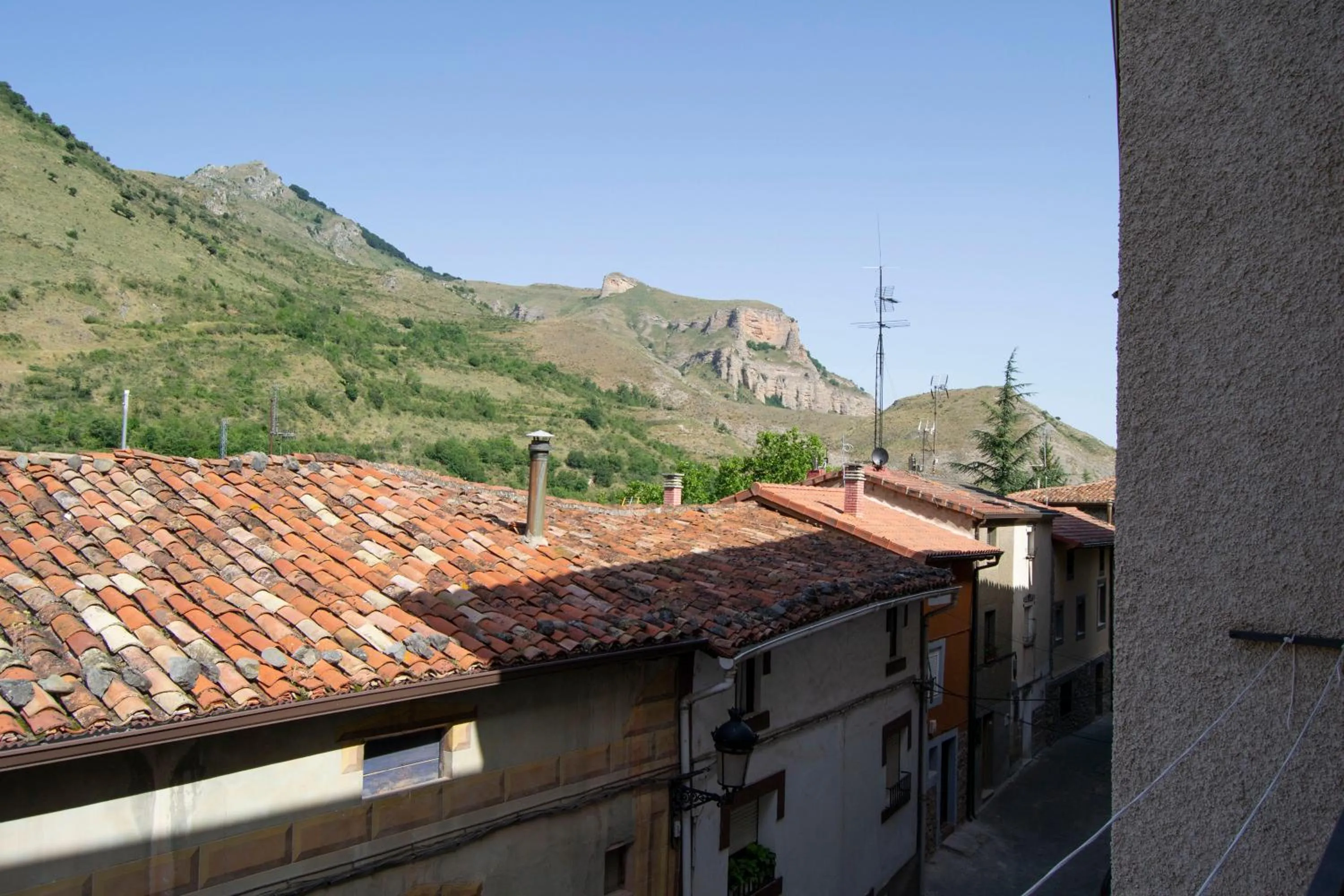 Balcony/Terrace in Tres Puentes Anguiano Apartamentos y Hostal