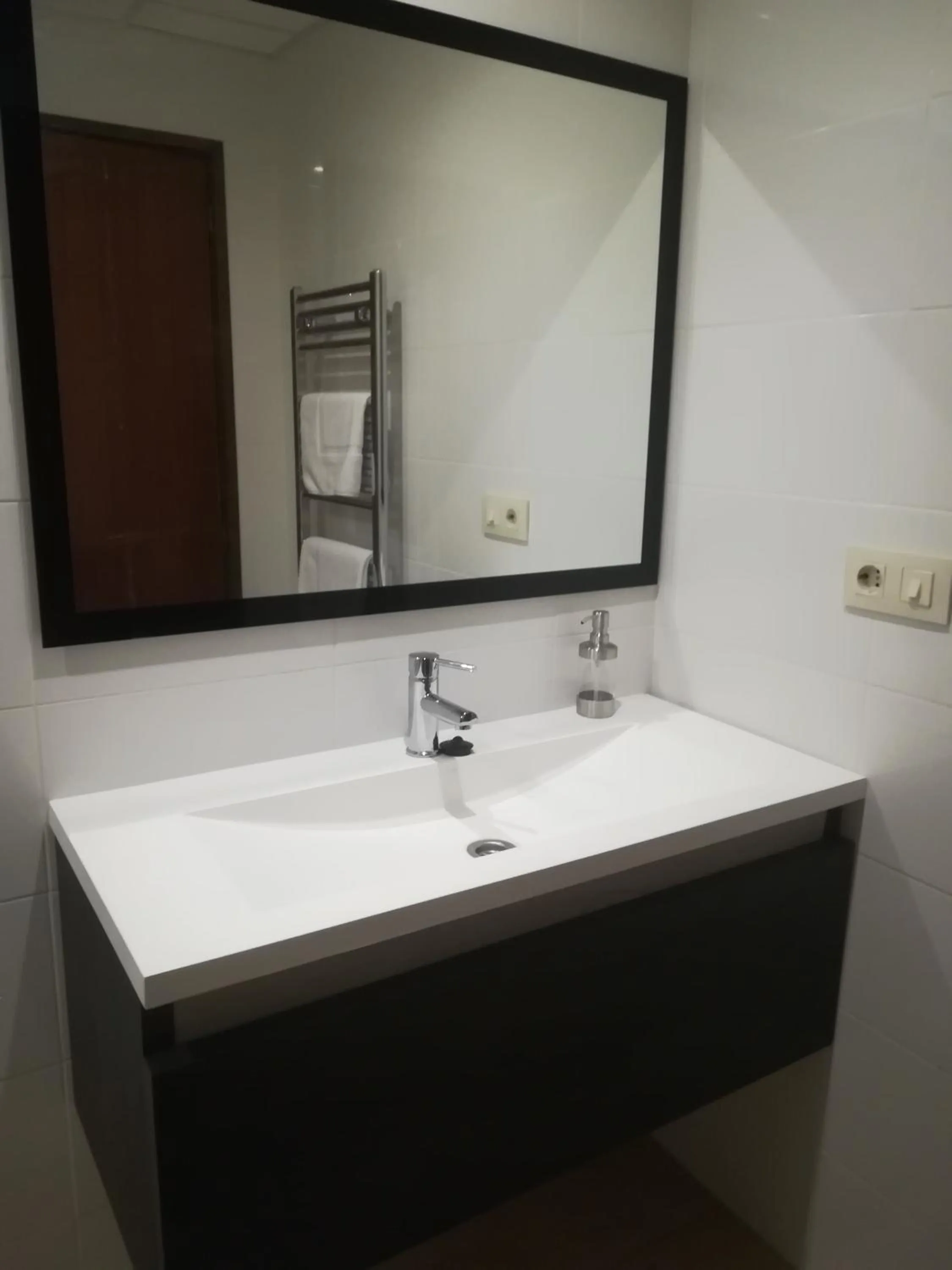 Bathroom in Tres Puentes Anguiano Apartamentos y Hostal