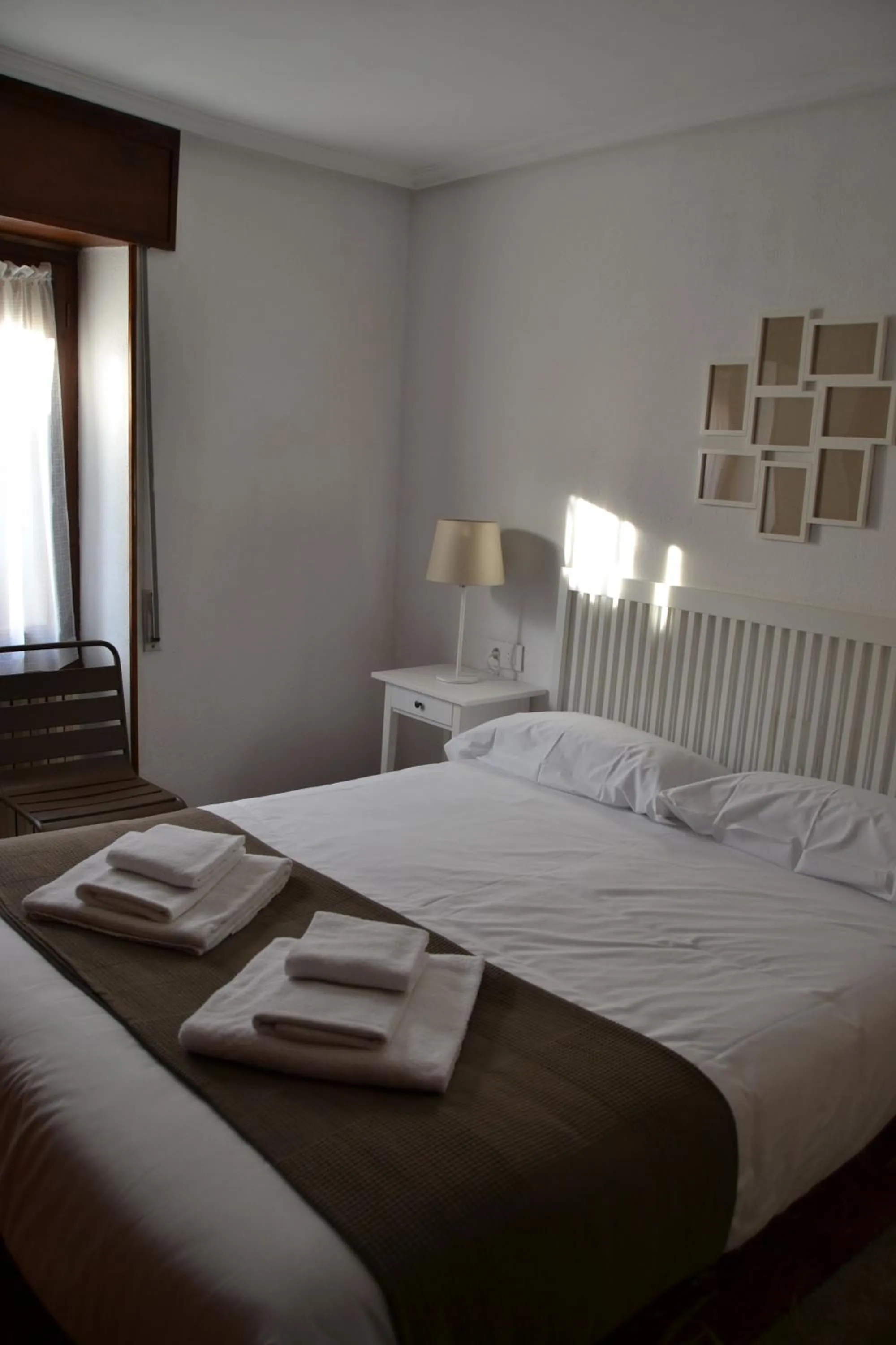 Bedroom, Bed in Tres Puentes Anguiano Apartamentos y Hostal