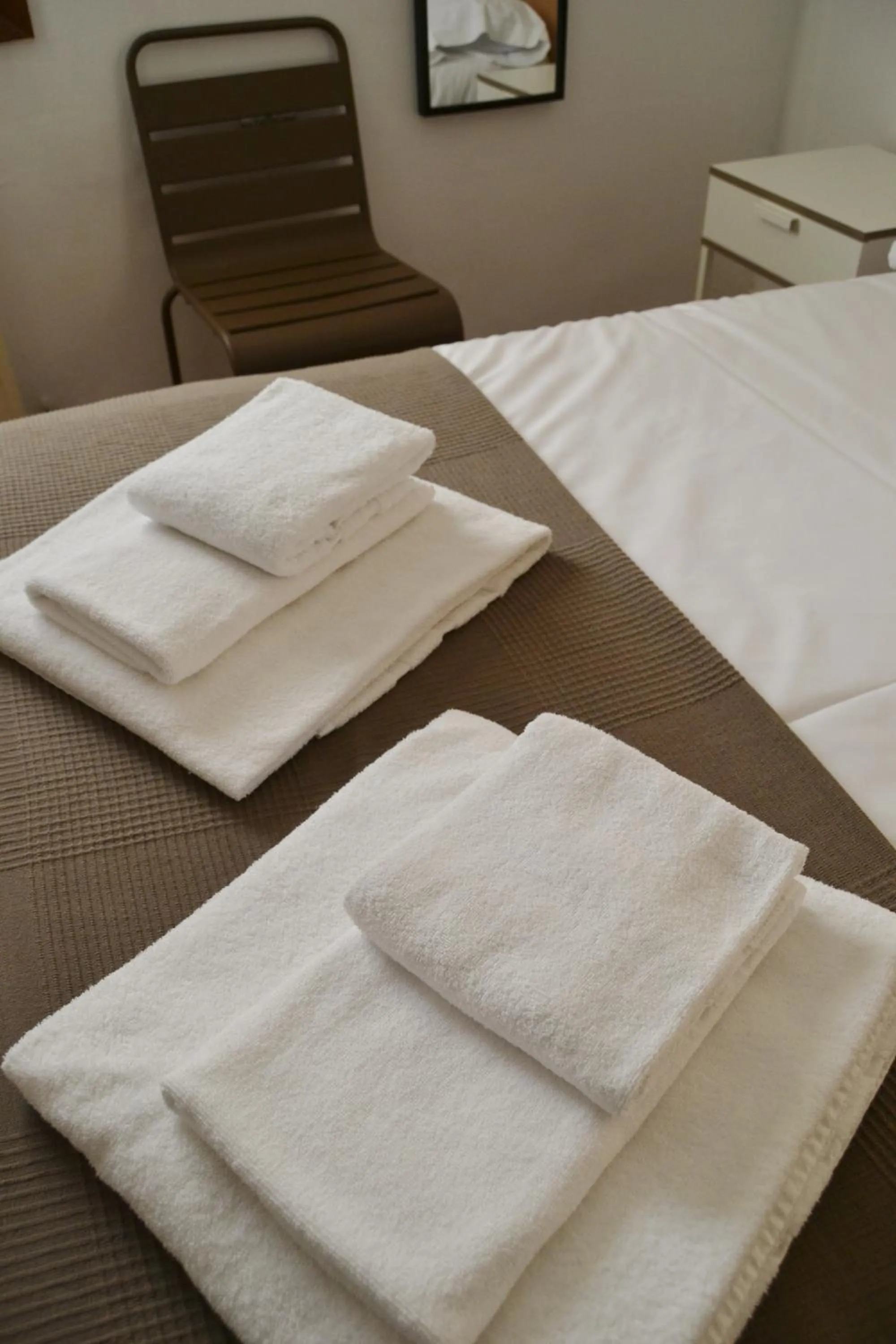 Bed in Tres Puentes Anguiano Apartamentos y Hostal