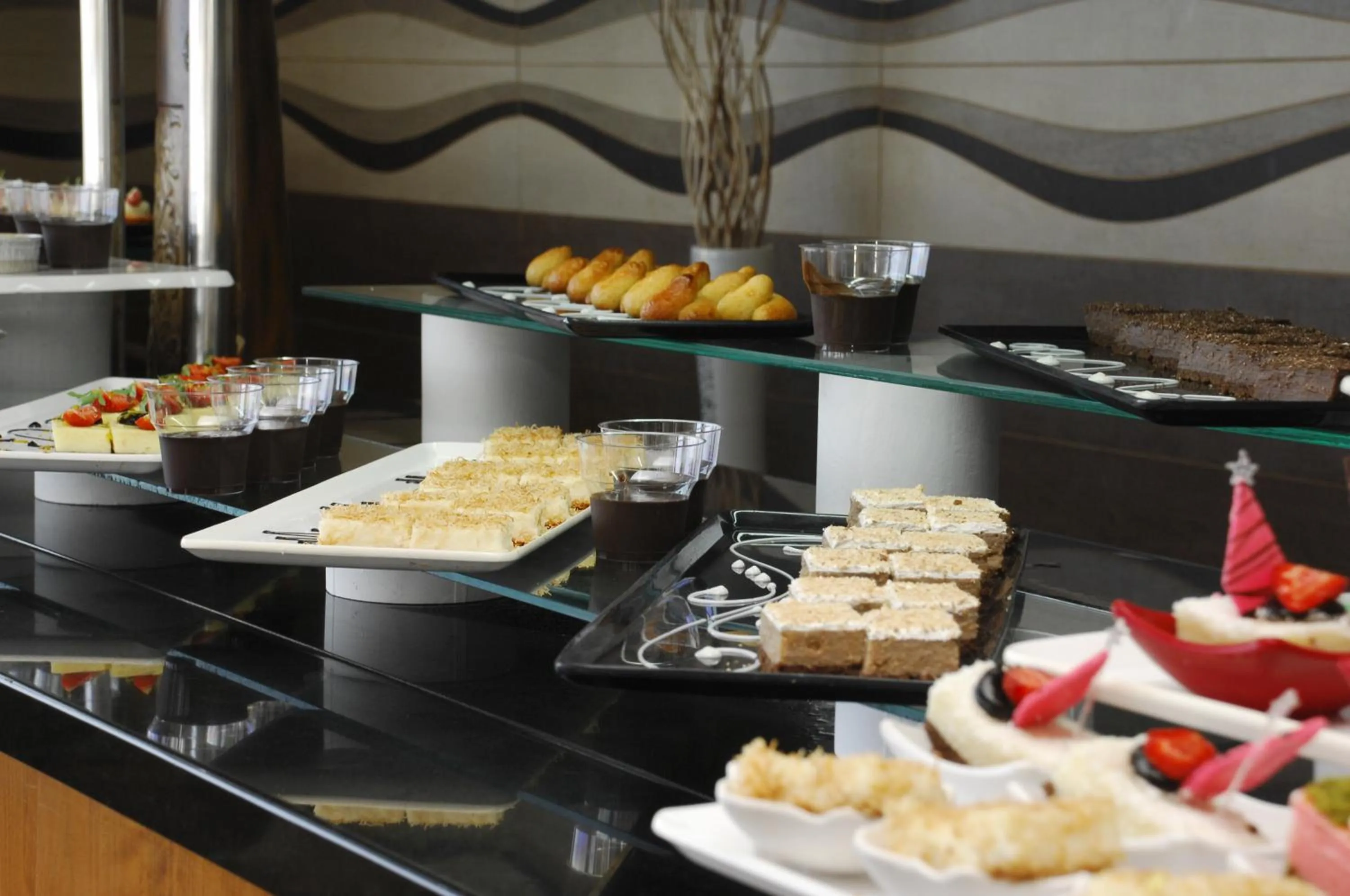 Restaurant/places to eat in White Gold Hotel & Spa