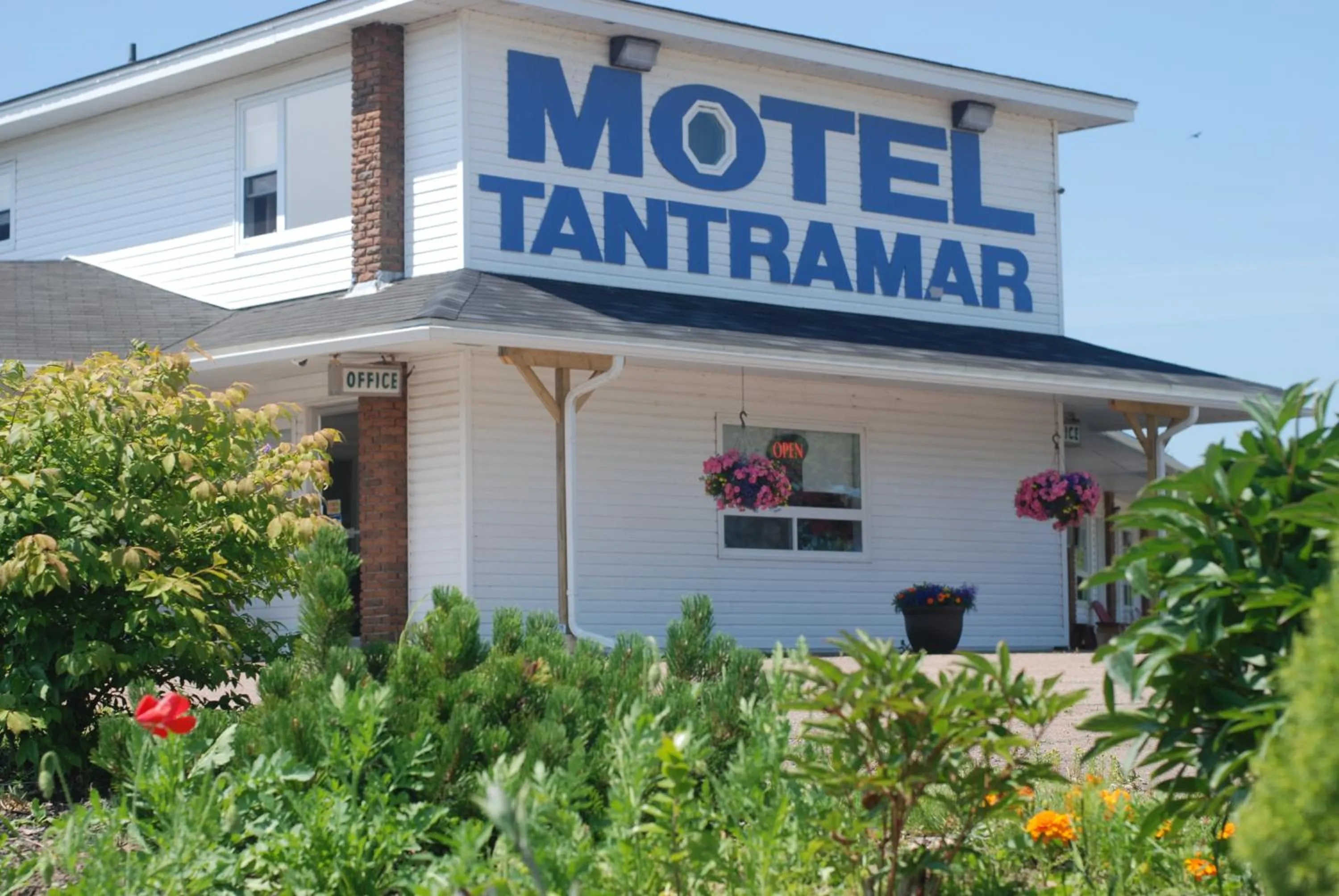 Facade/entrance in Tantramar Motel