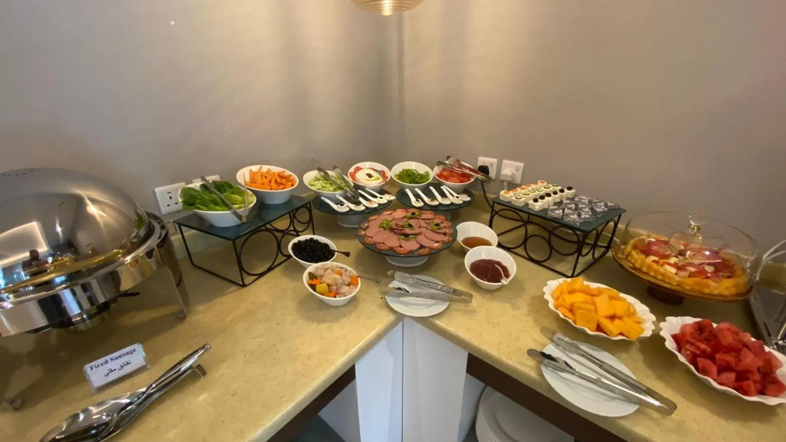 Restaurant/places to eat in Al Muhaidb Residence Khorais