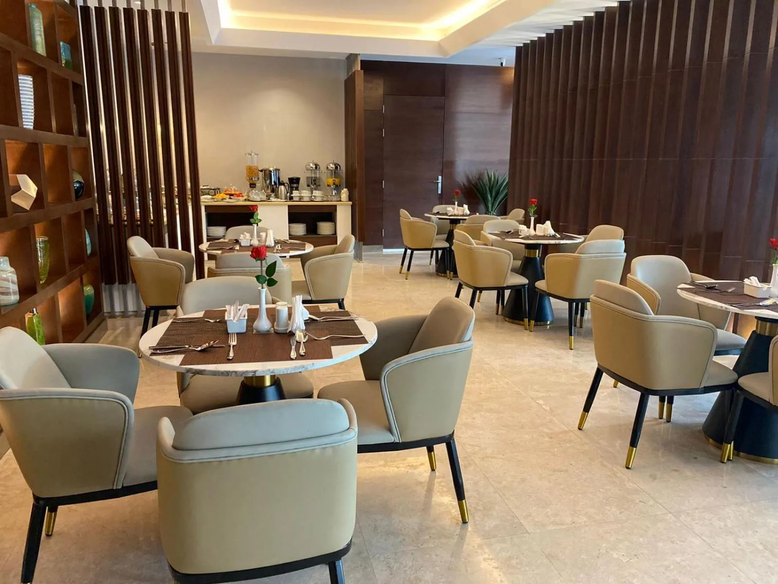 Restaurant/places to eat in Al Muhaidb Residence Khorais