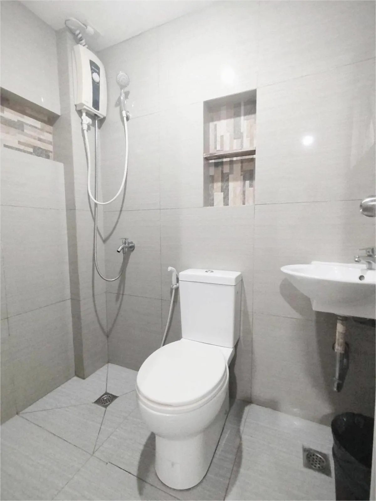 Toilet in Sulit Budget Hotel VMapa