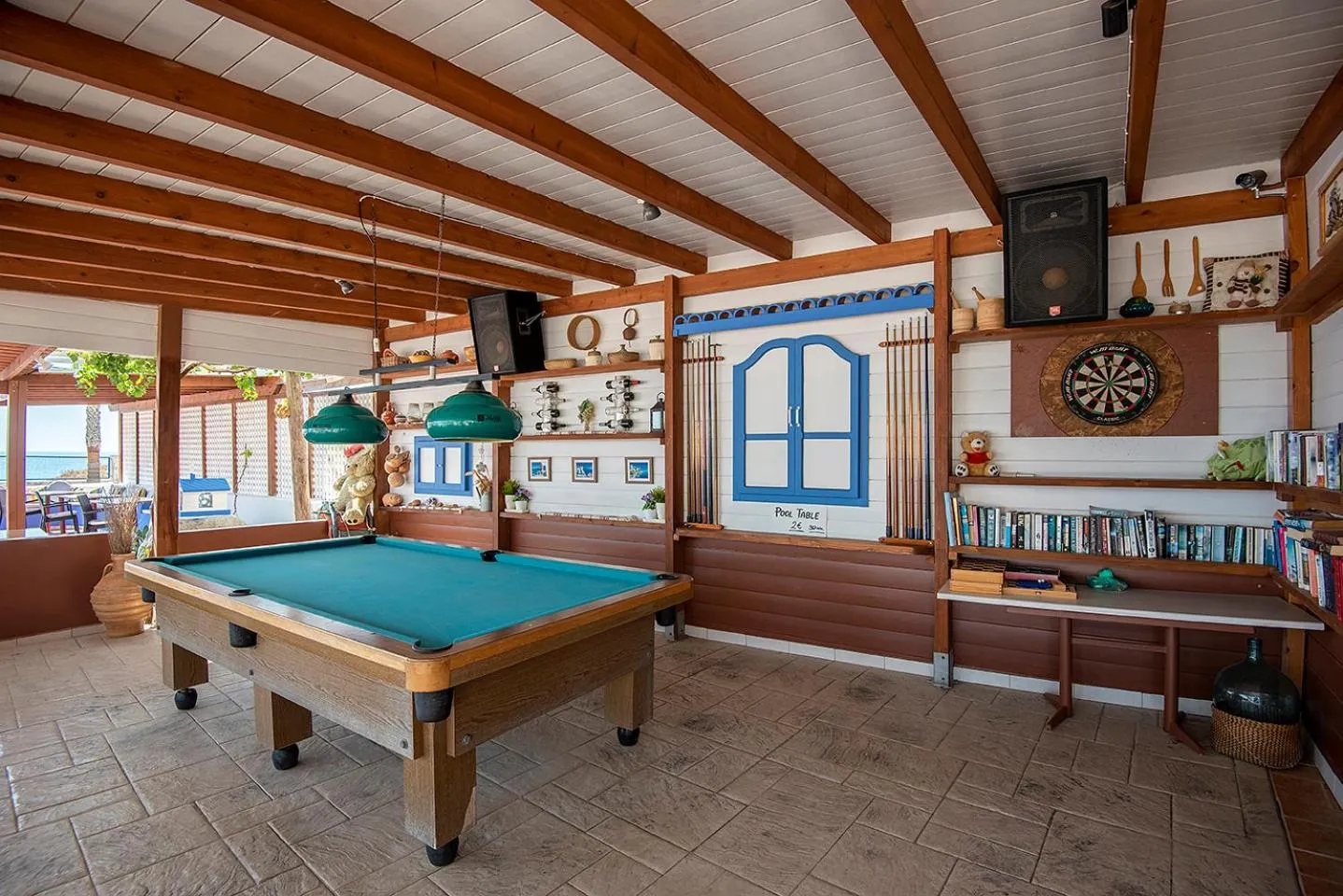 Entertainment in Mammis Beach Hotel