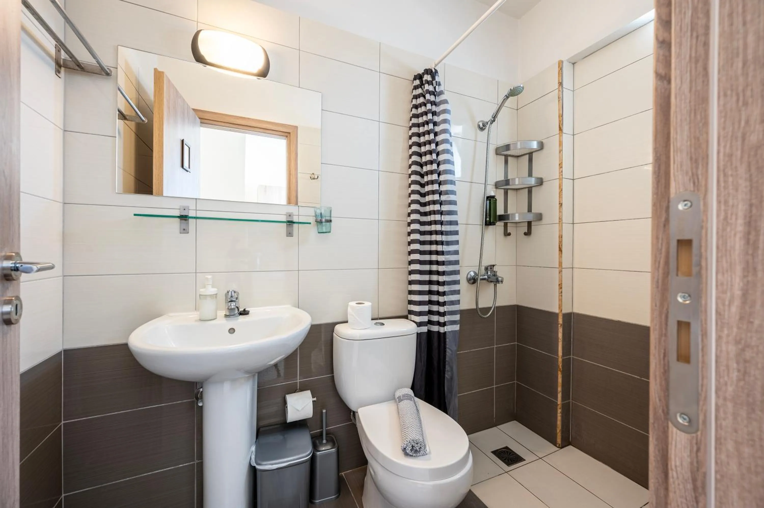 Shower in Mammis Beach Hotel