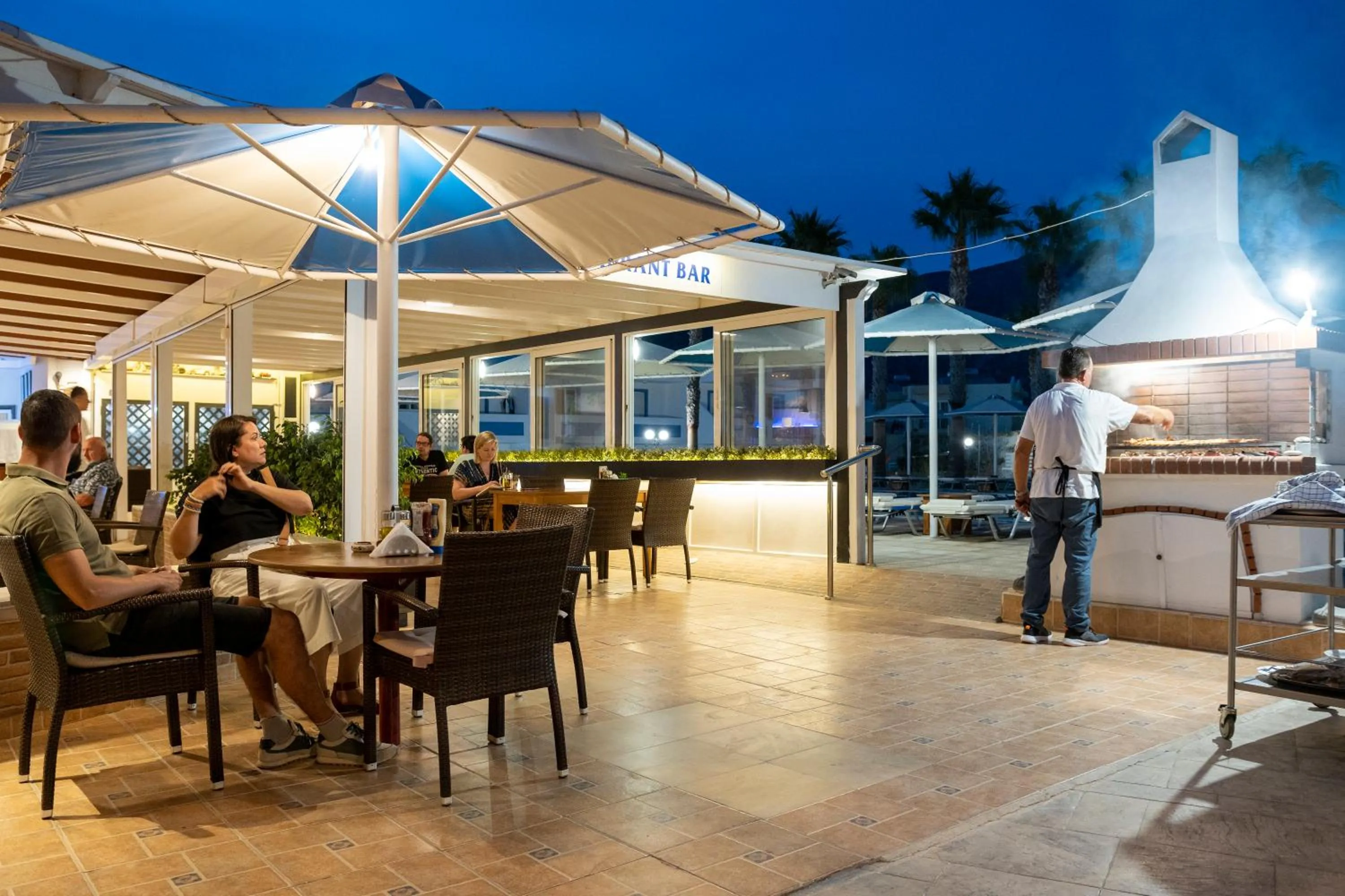 Restaurant/places to eat in Mammis Beach Hotel