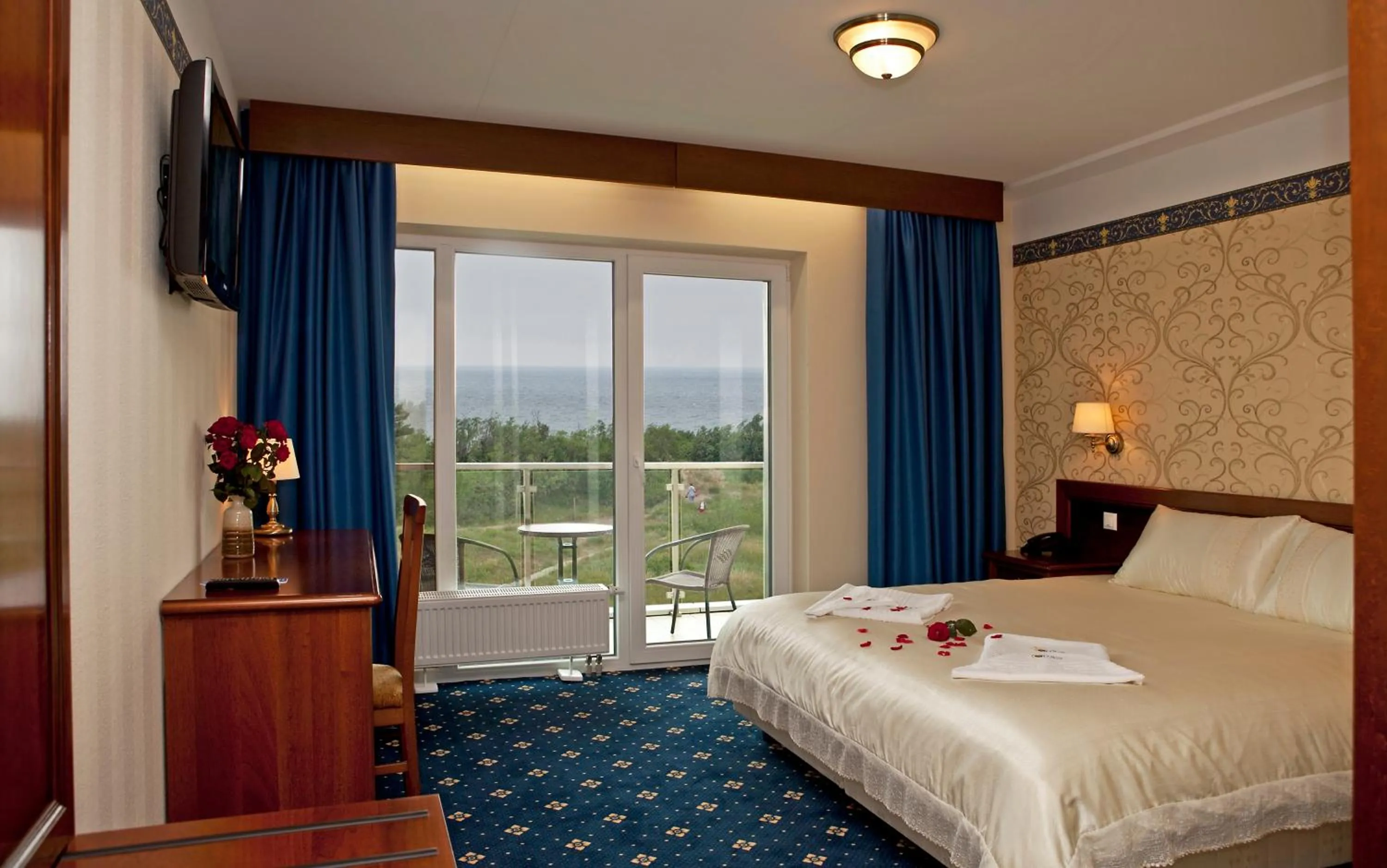 Photo of the whole room, Bed in SPA Amber Palace