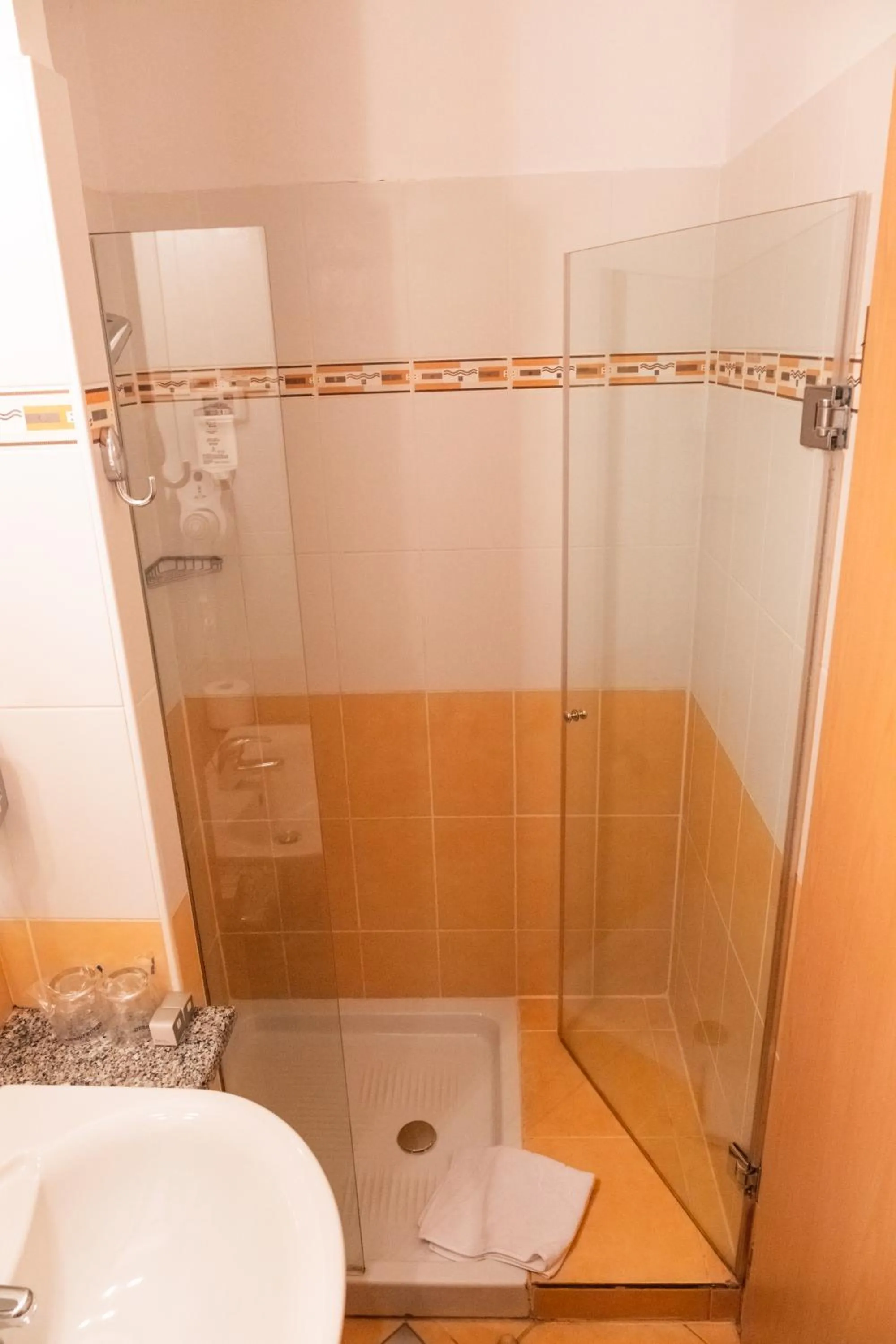 Shower in Garni Hotel Keltika