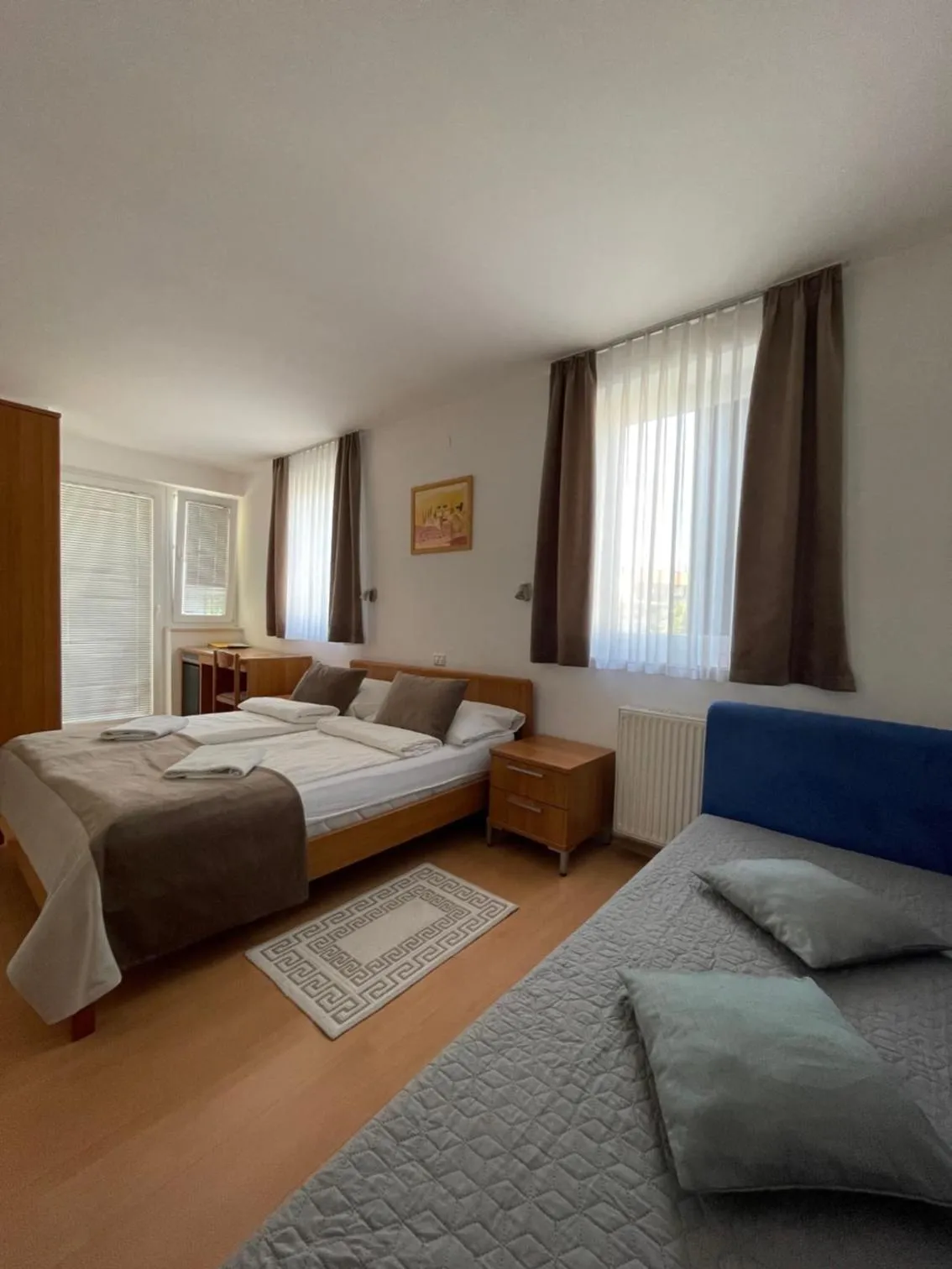 Inner courtyard view, Bed in Garni Hotel Keltika