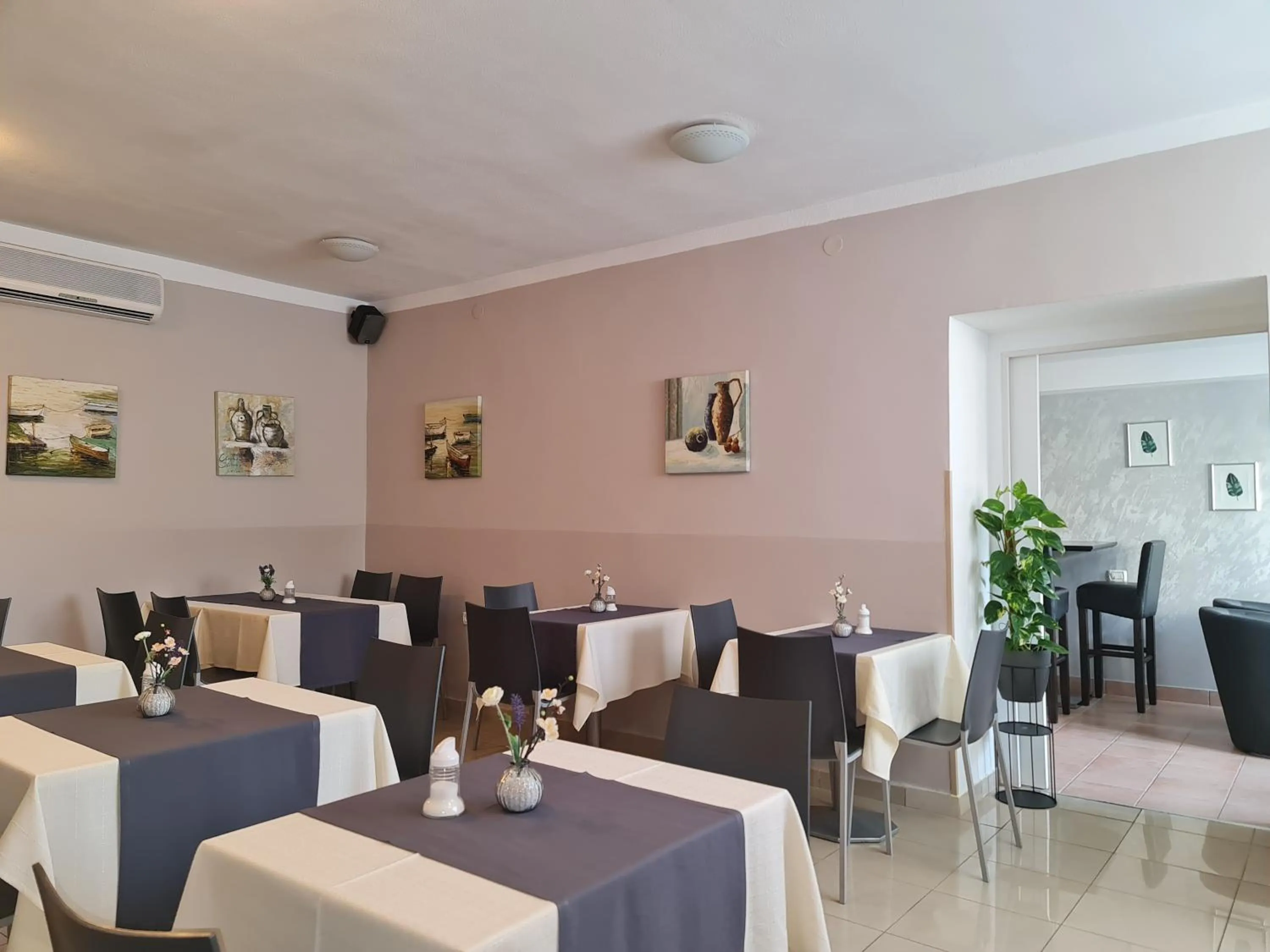 Dining area in Garni Hotel Keltika