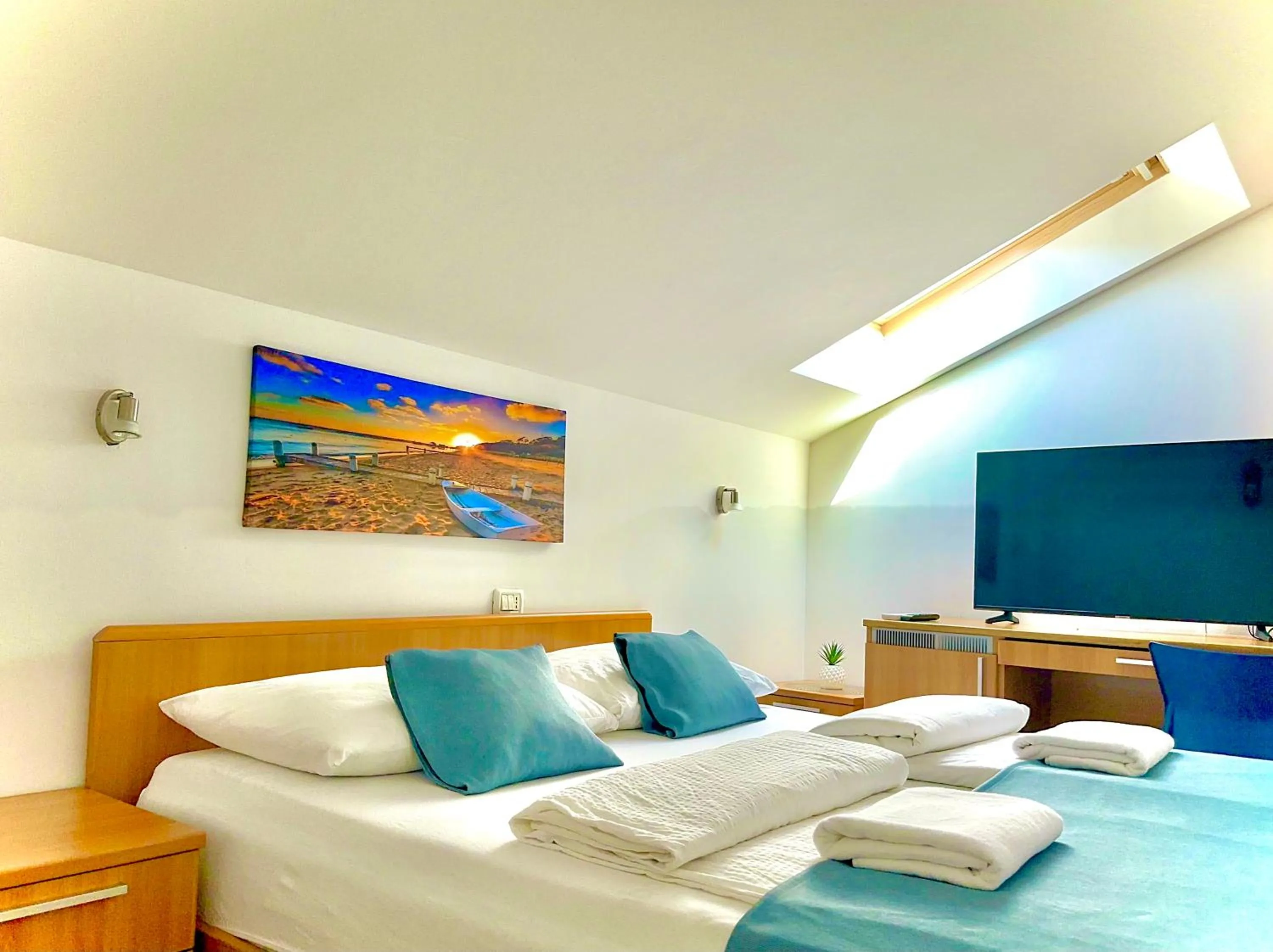 TV and multimedia, Bed in Garni Hotel Keltika