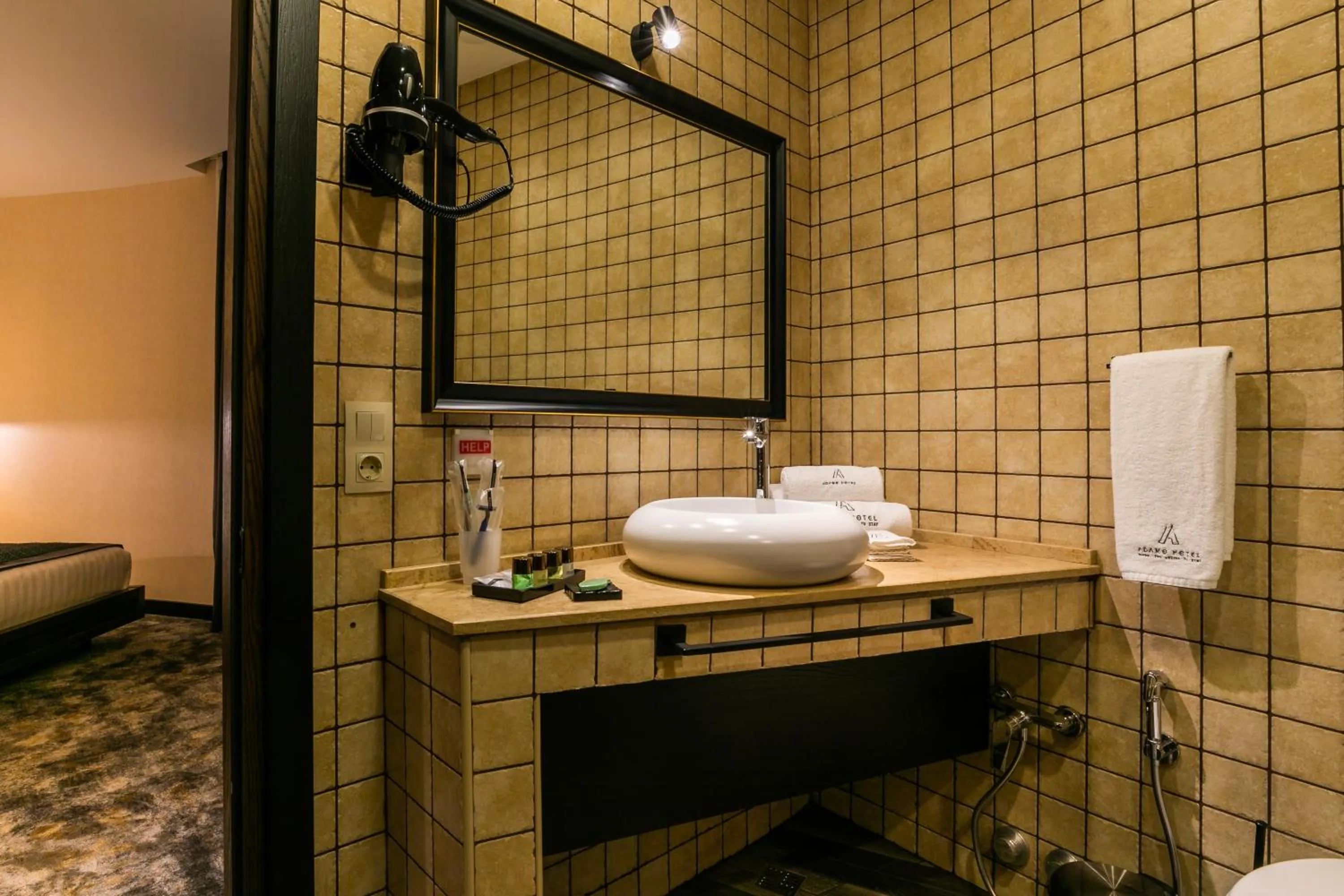 Toilet in Hotel Adamo