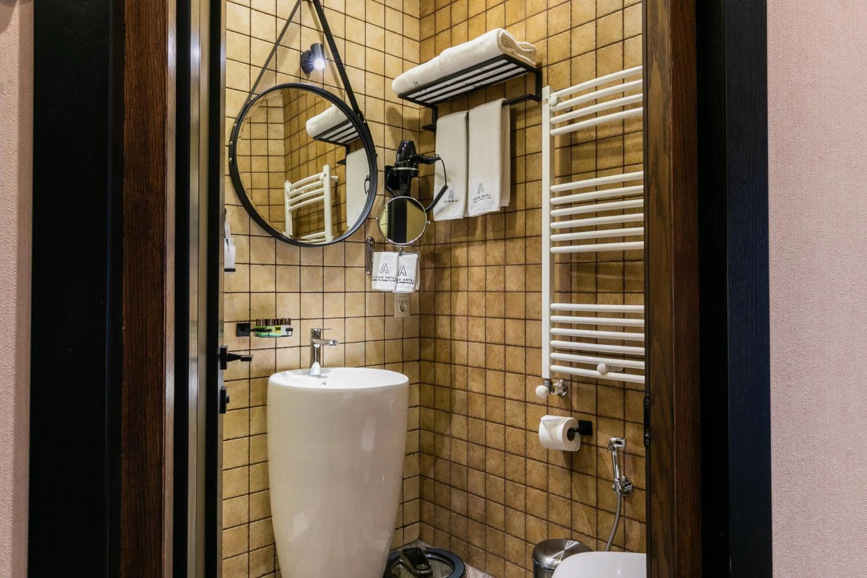 Toilet in Hotel Adamo