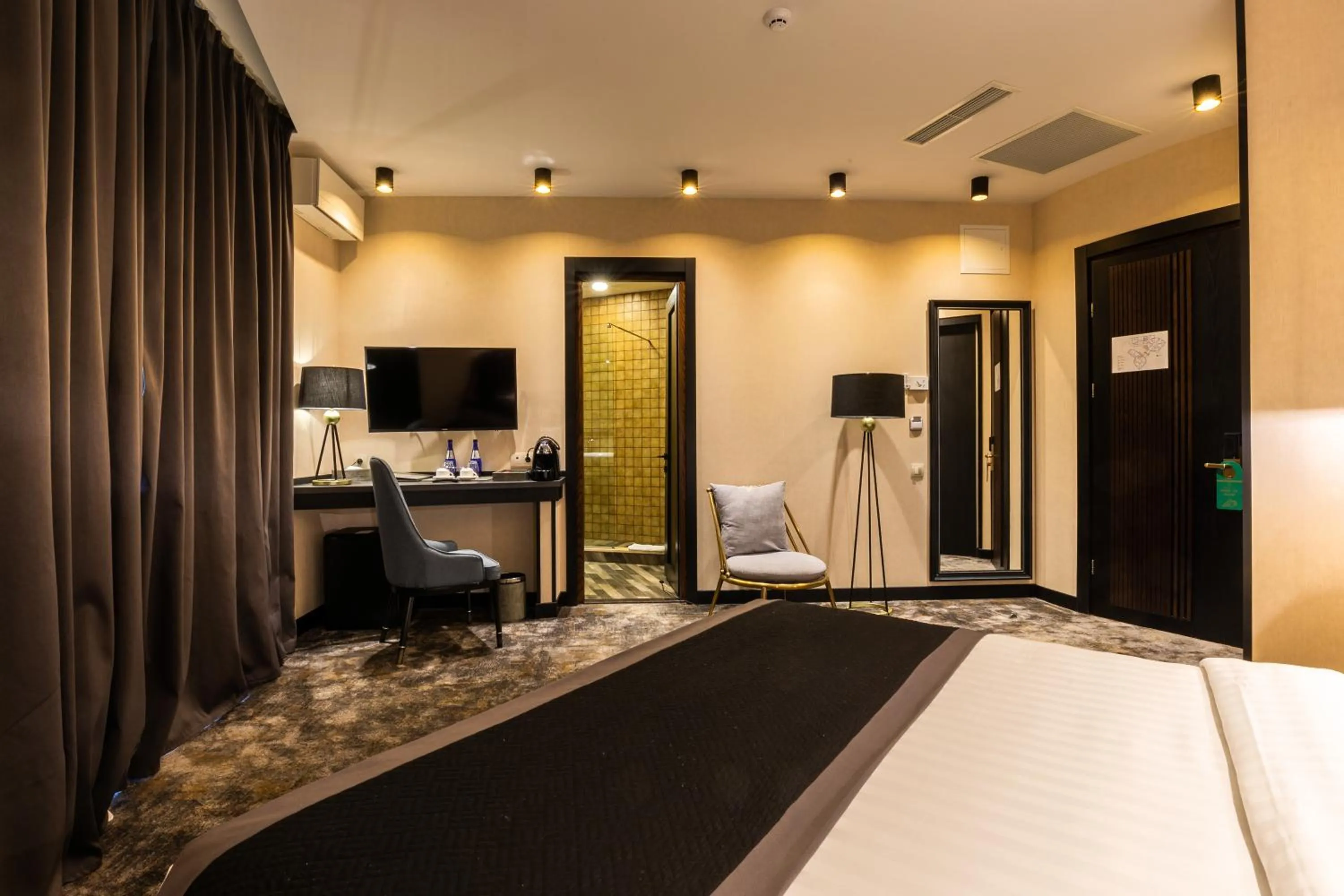 TV and multimedia, Bed in Hotel Adamo