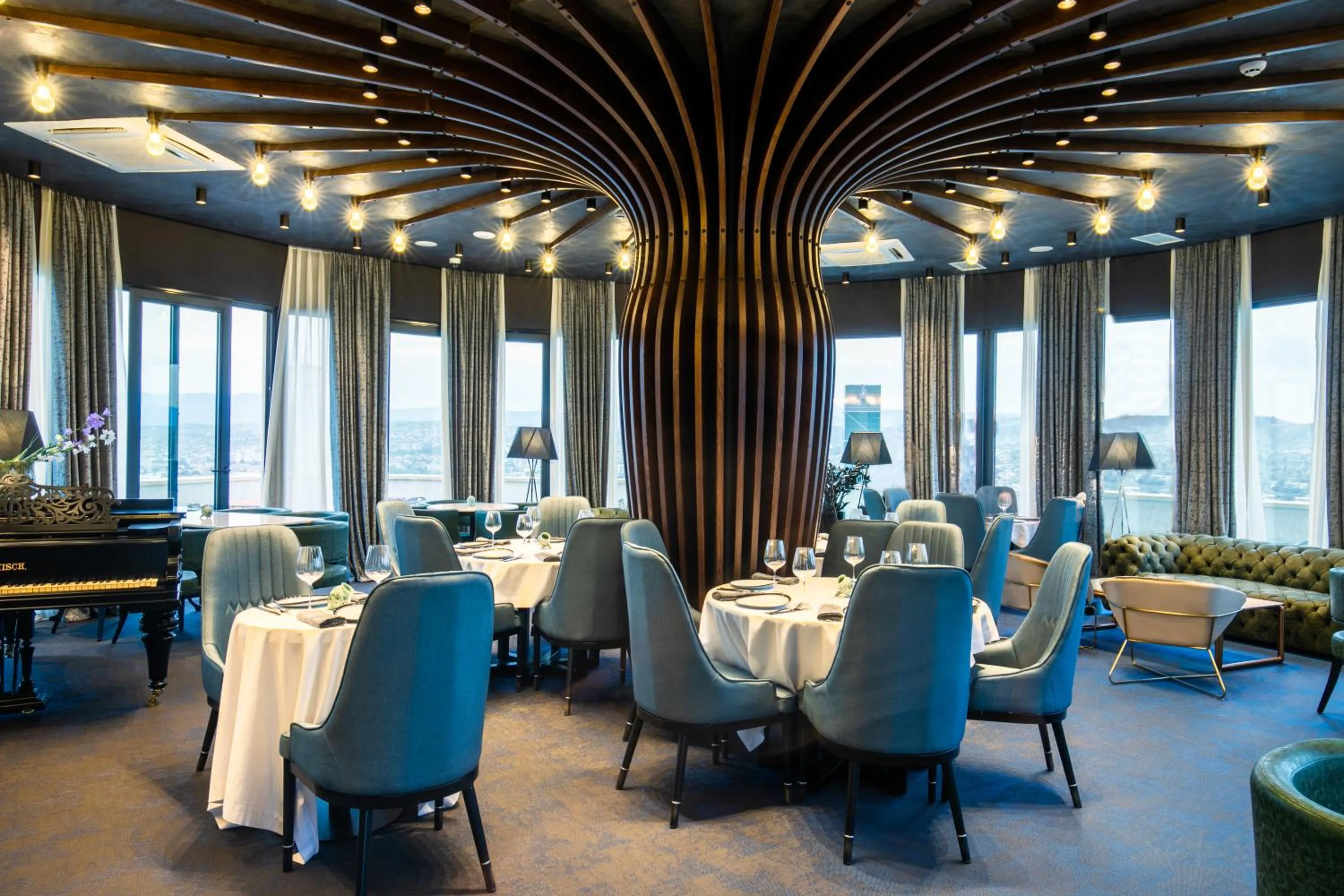 Restaurant/places to eat in Hotel Adamo