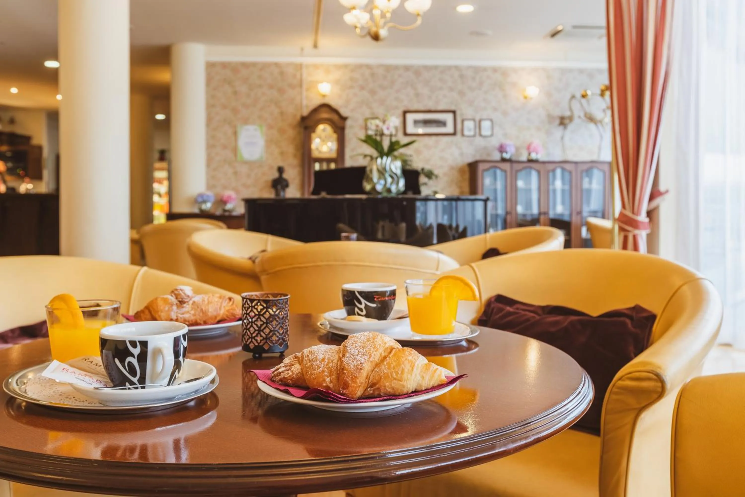 Lounge or bar in Ramada Hotel & Suites Kranjska Gora