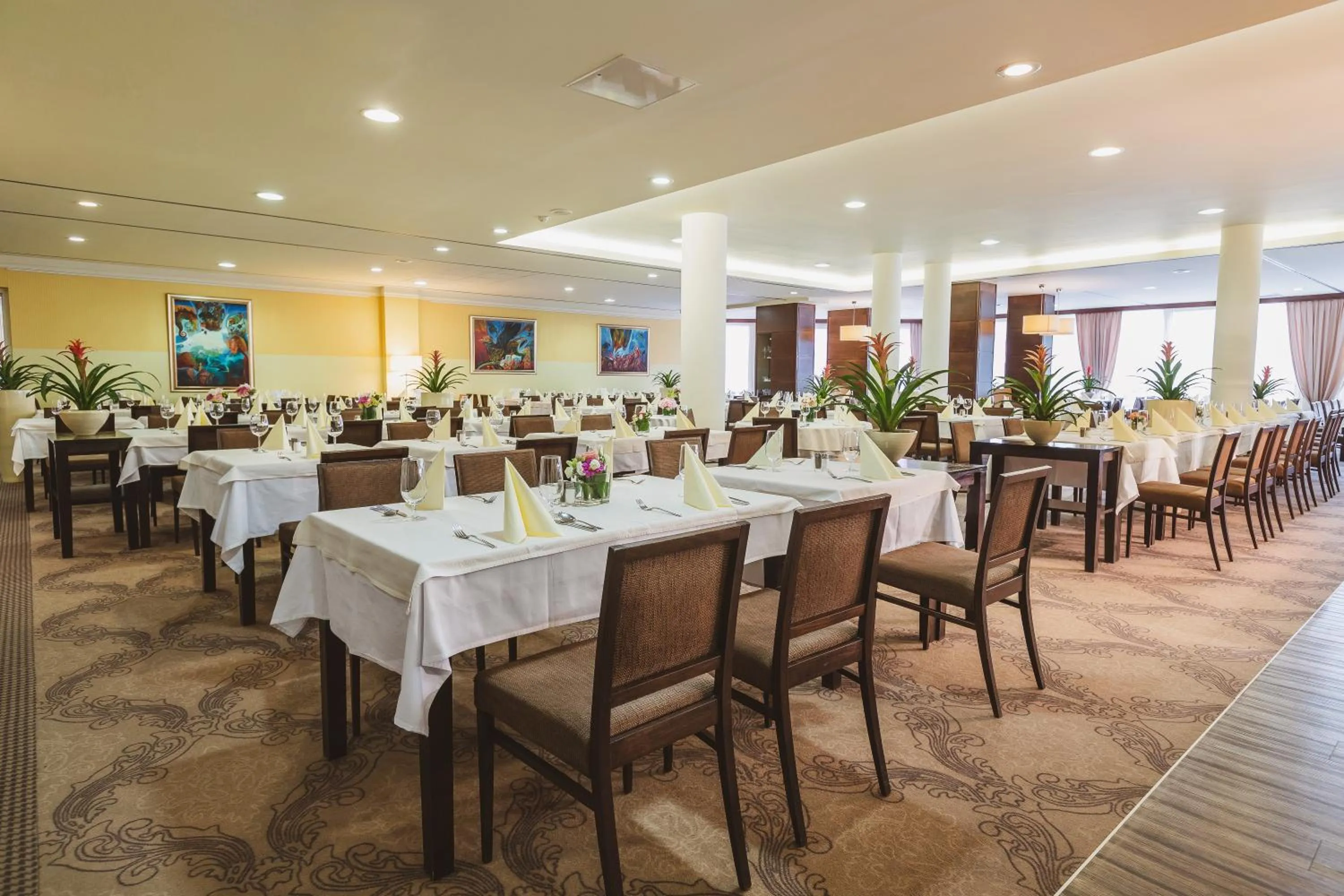 Restaurant/places to eat in Ramada Hotel & Suites Kranjska Gora