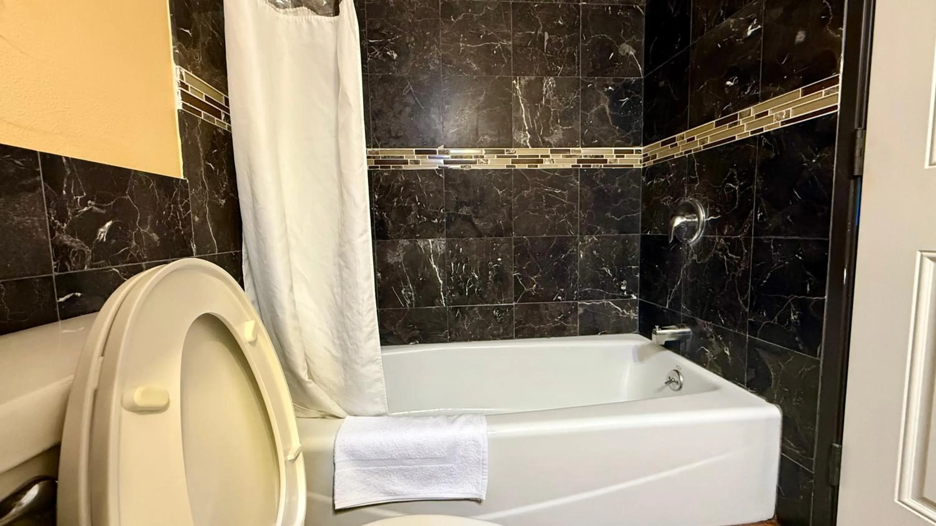 Bathroom in Redondo Beach Inn-LAX