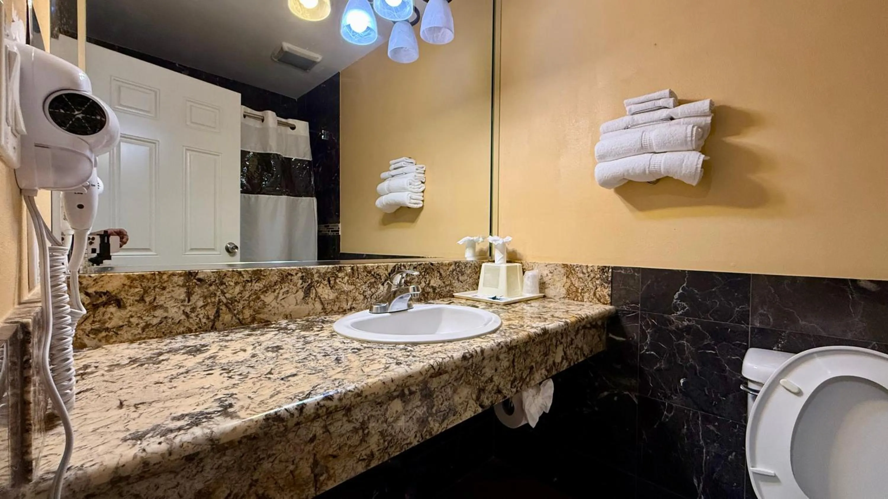 Bathroom in Redondo Beach Inn-LAX