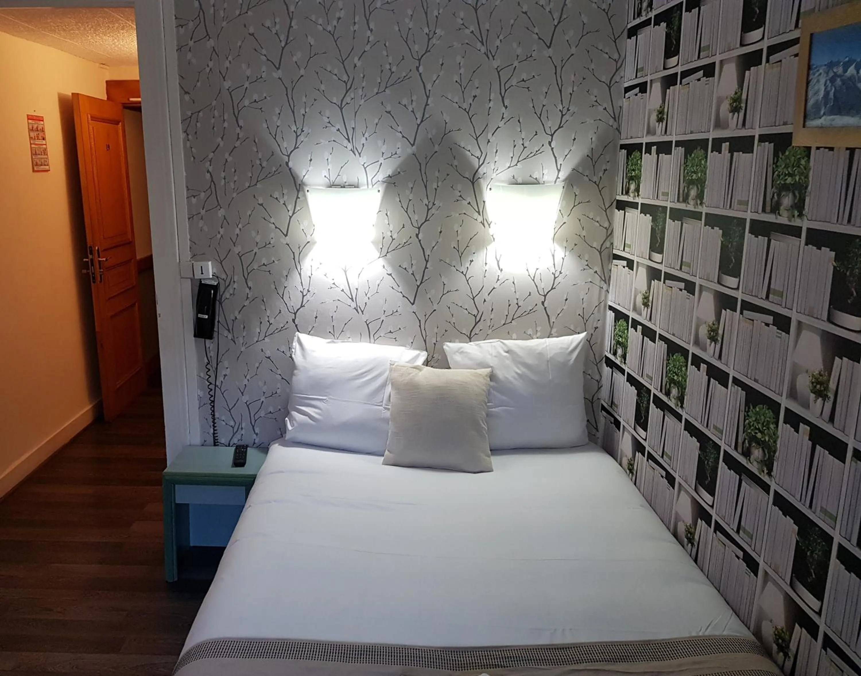 Bed in Savoy Hotel & Restaurant