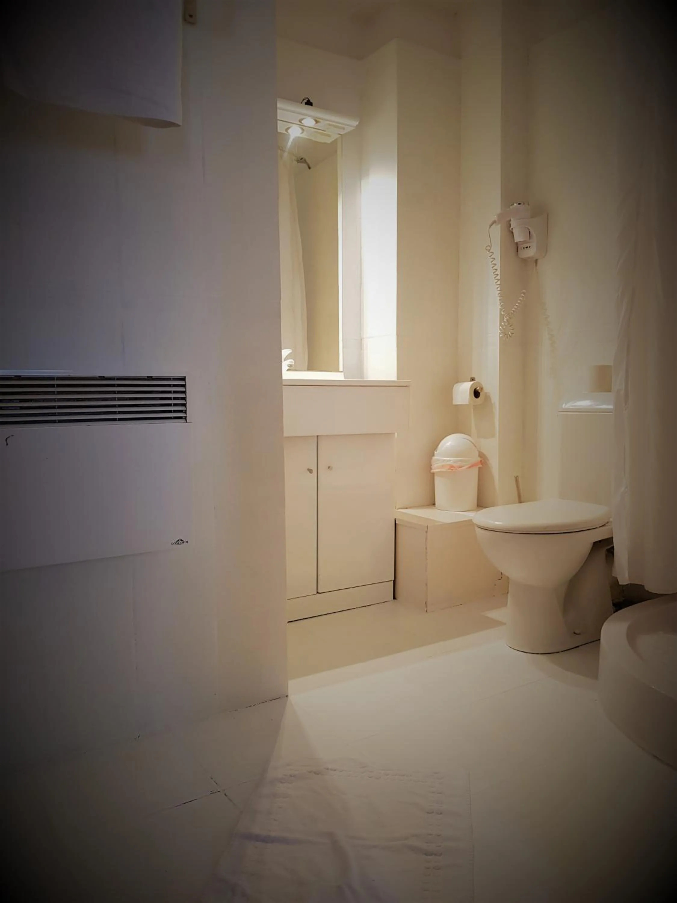 Bathroom in Savoy Hotel & Restaurant