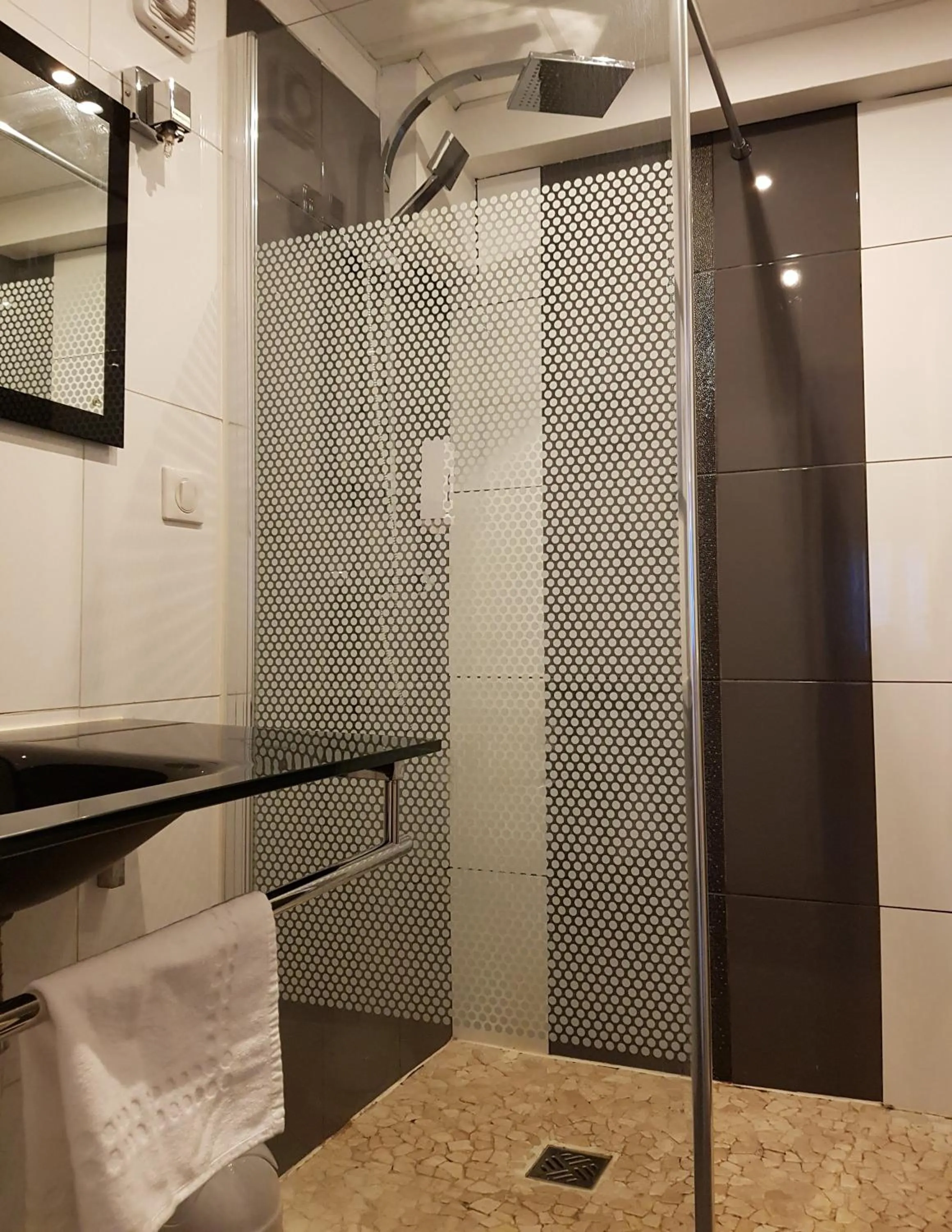 Bathroom in Savoy Hotel & Restaurant