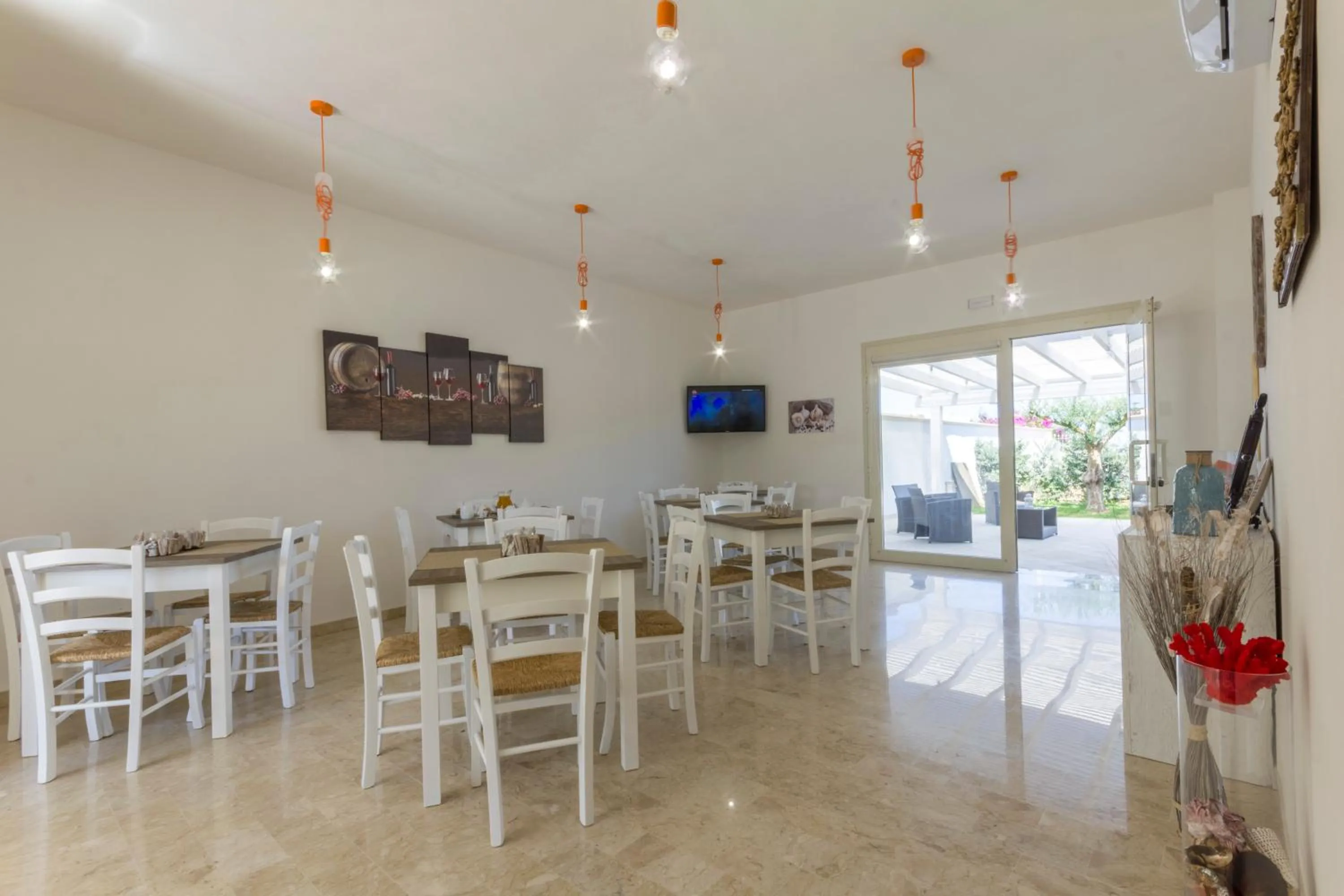 Communal lounge/ TV room in La Rosa Dei Venti