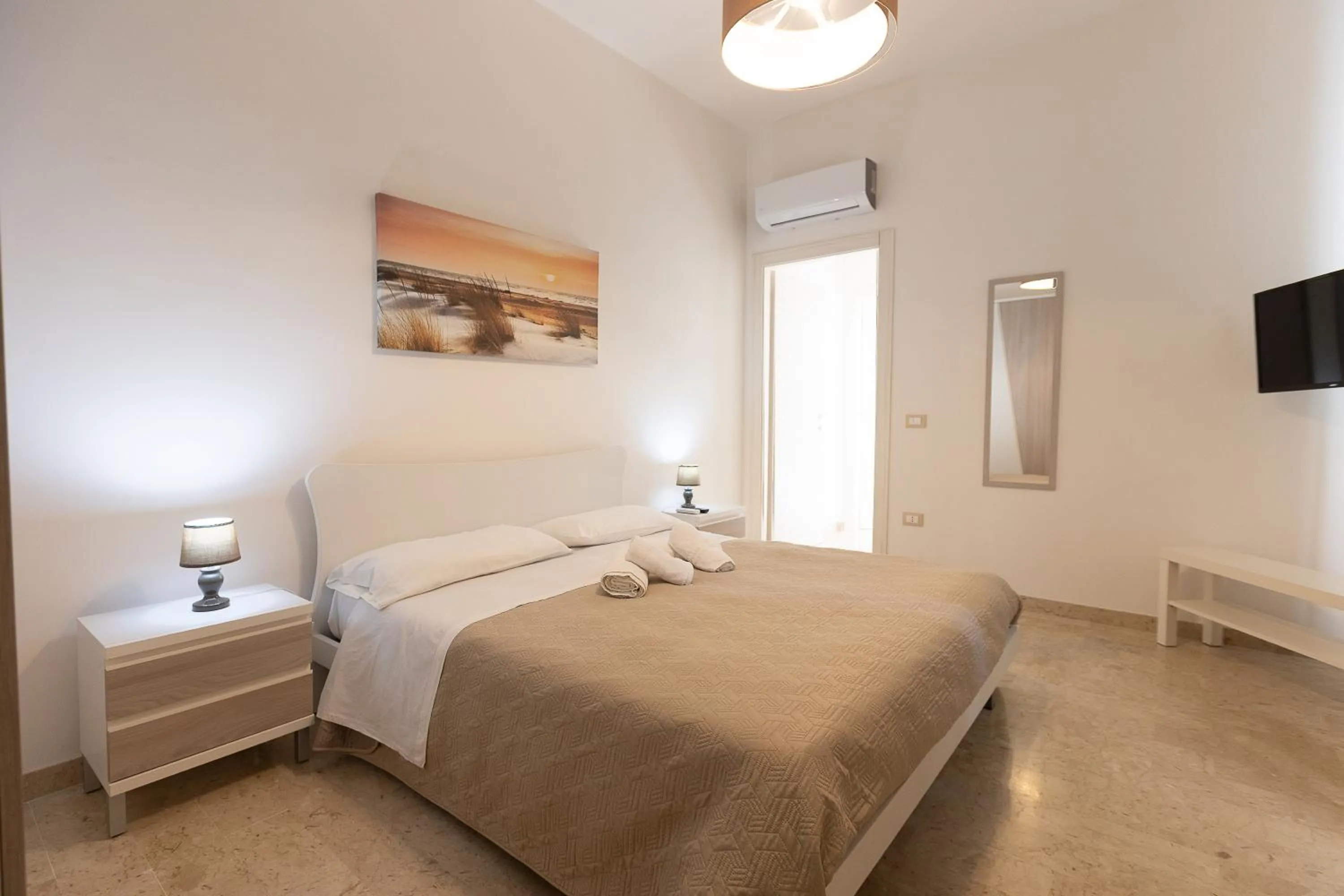 Bed in La Rosa Dei Venti - Free Parking, Air Conditioning and Wi-Fi