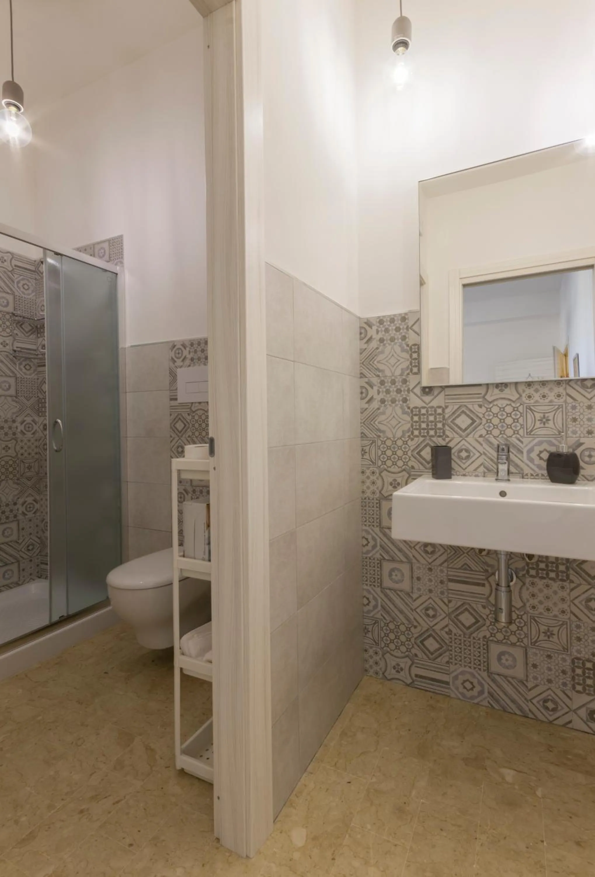 Shower in La Rosa Dei Venti