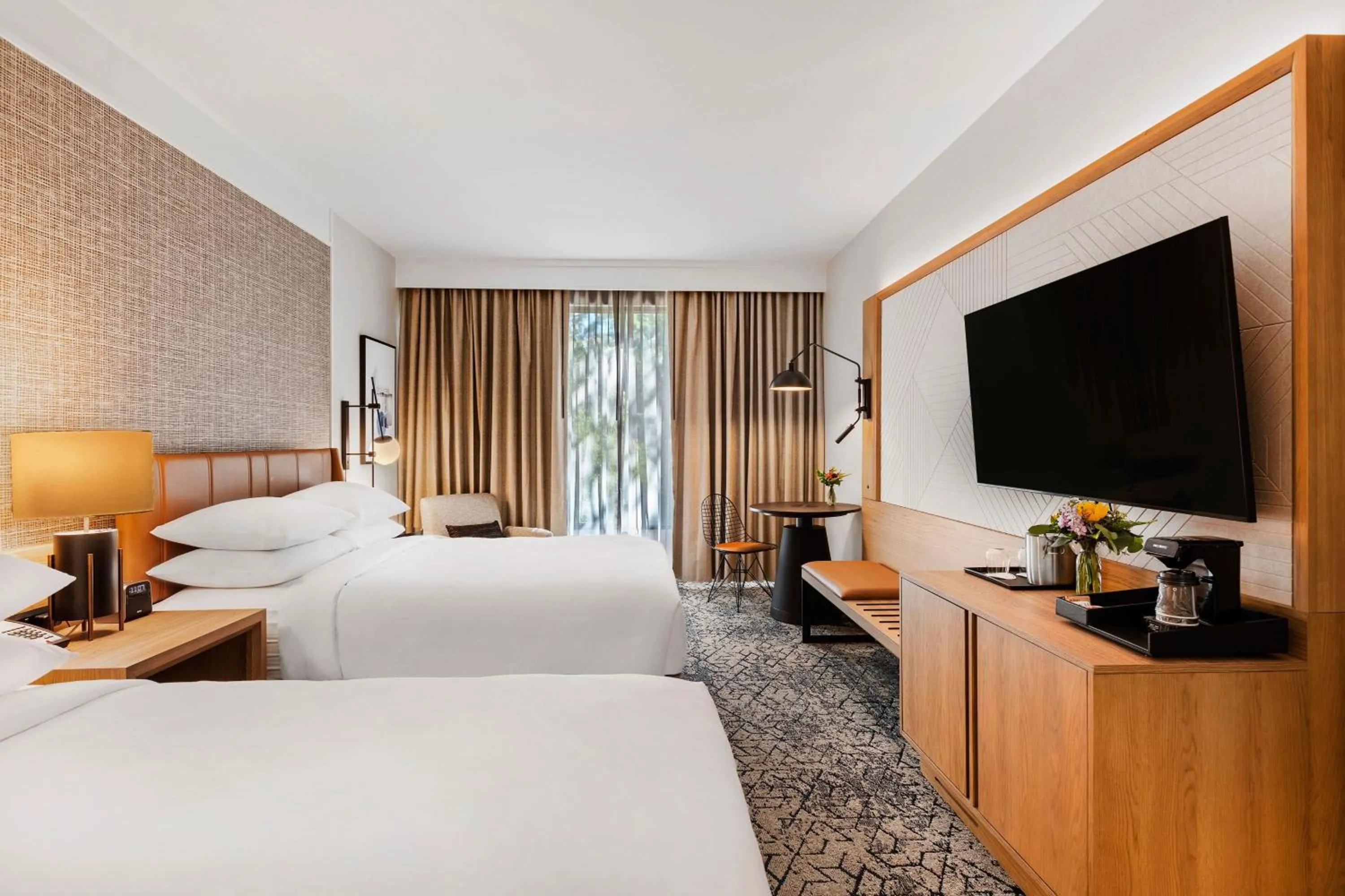 Photo of the whole room, Bed in Sheraton Chapel Hill