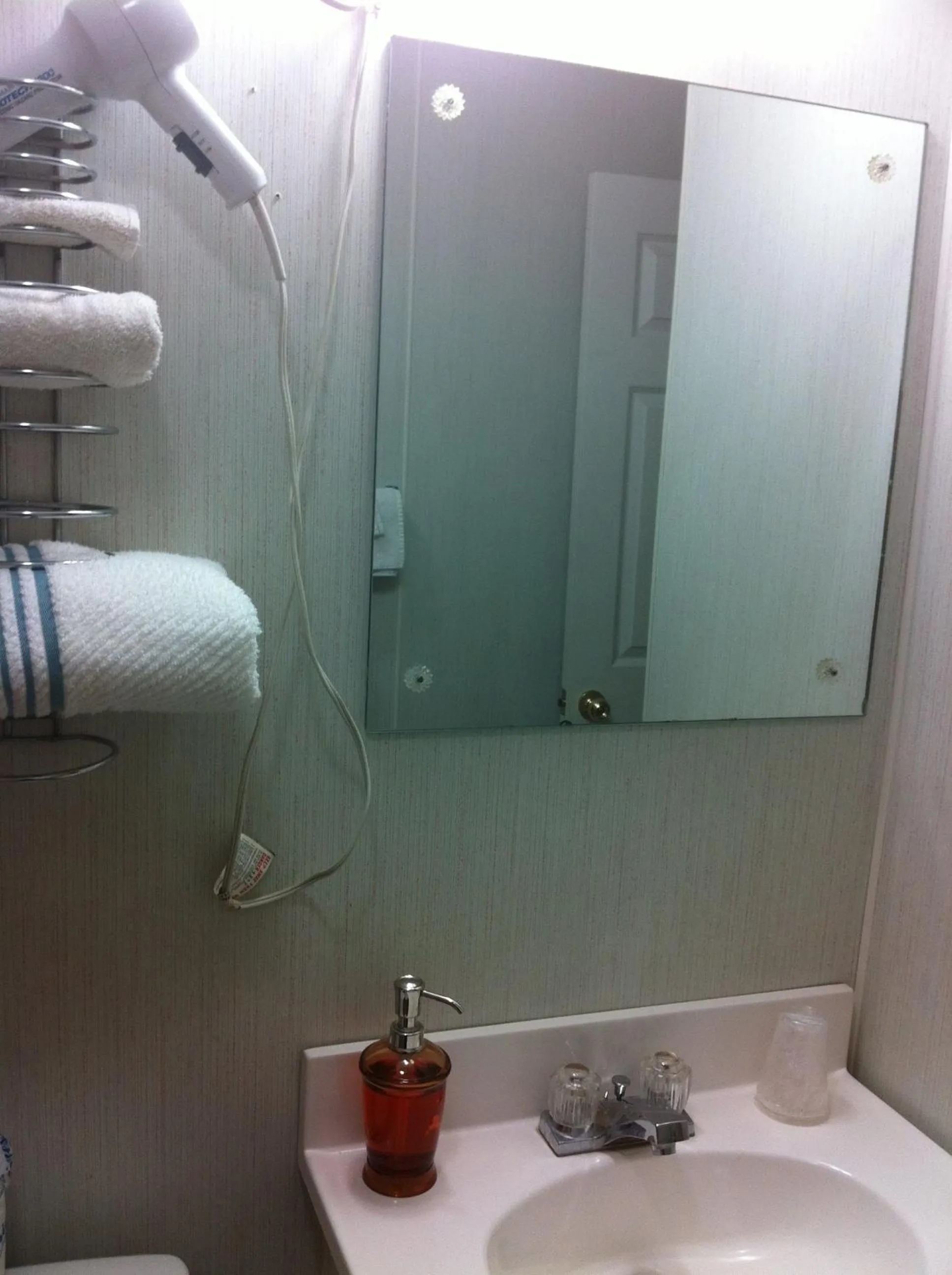 Bathroom in Rustic Motel Rolla