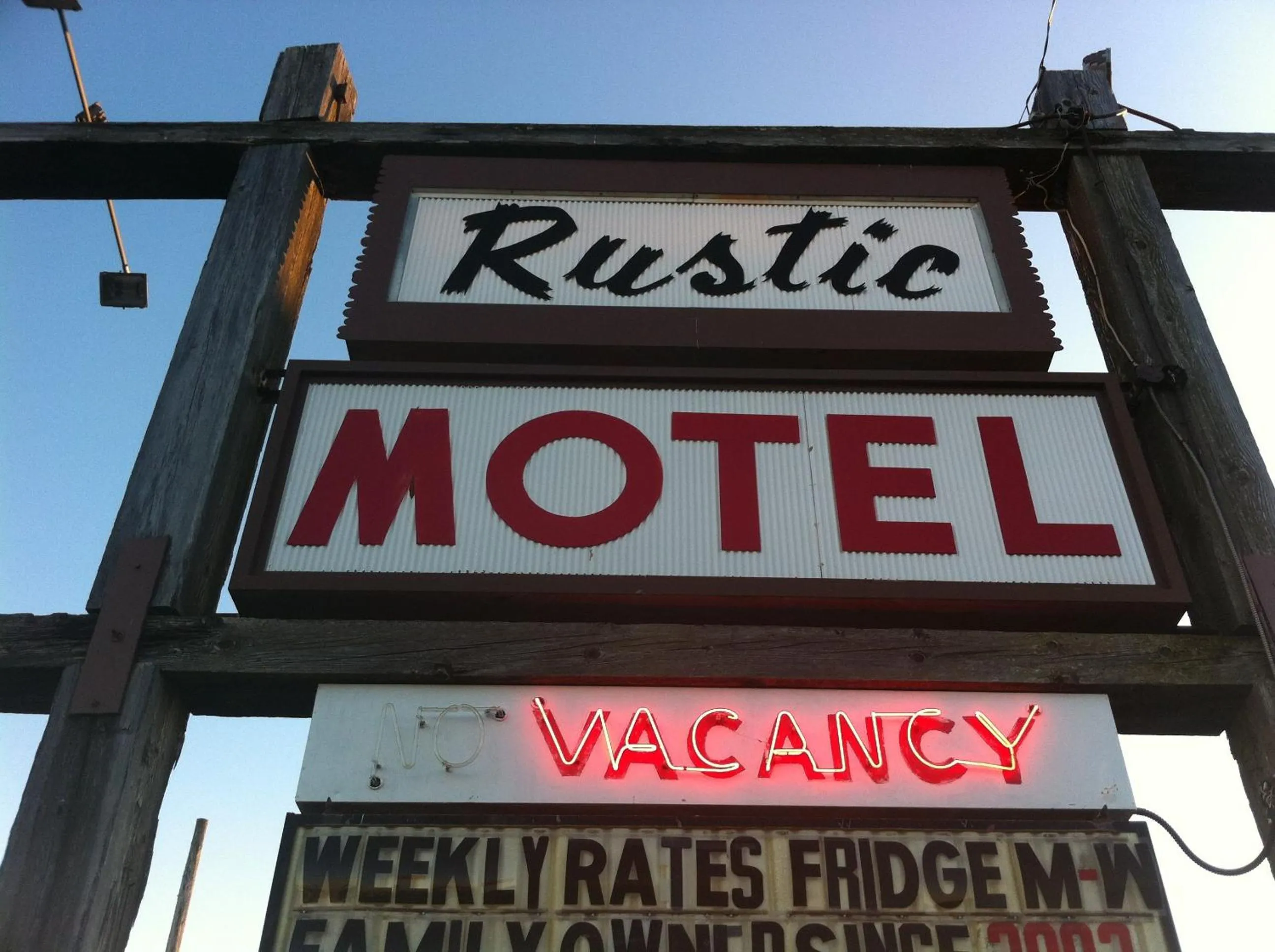 Logo/Certificate/Sign in Rustic Motel Rolla