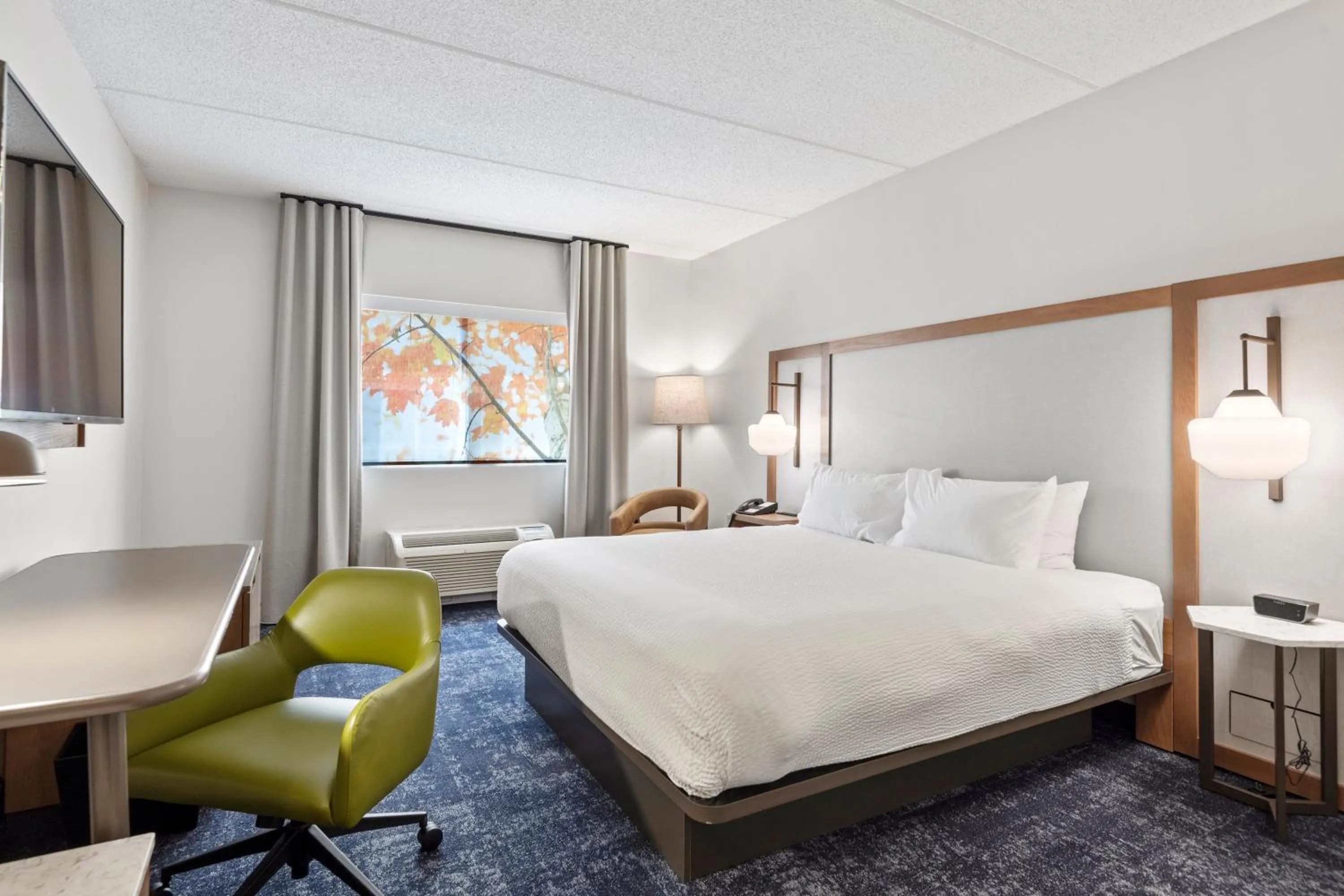 Bed in Fairfield Inn & Suites by Marriott Hickory