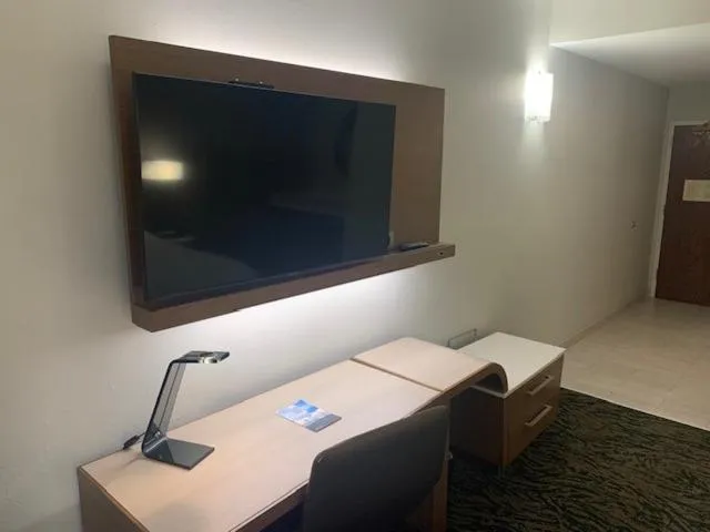 TV and multimedia in Courtyard by Marriott Hickory