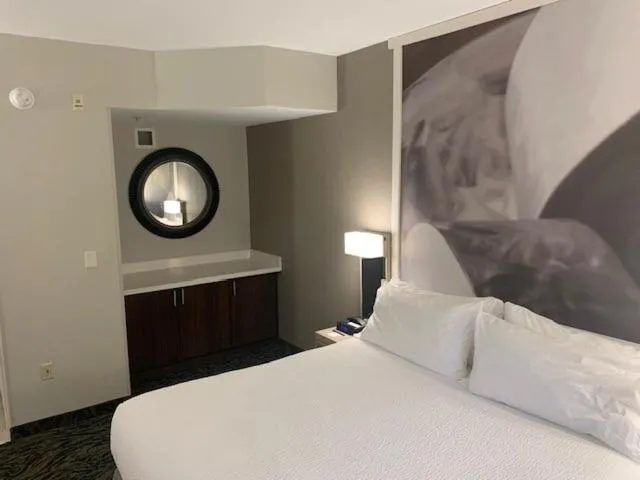Bedroom, Bed in Courtyard by Marriott Hickory