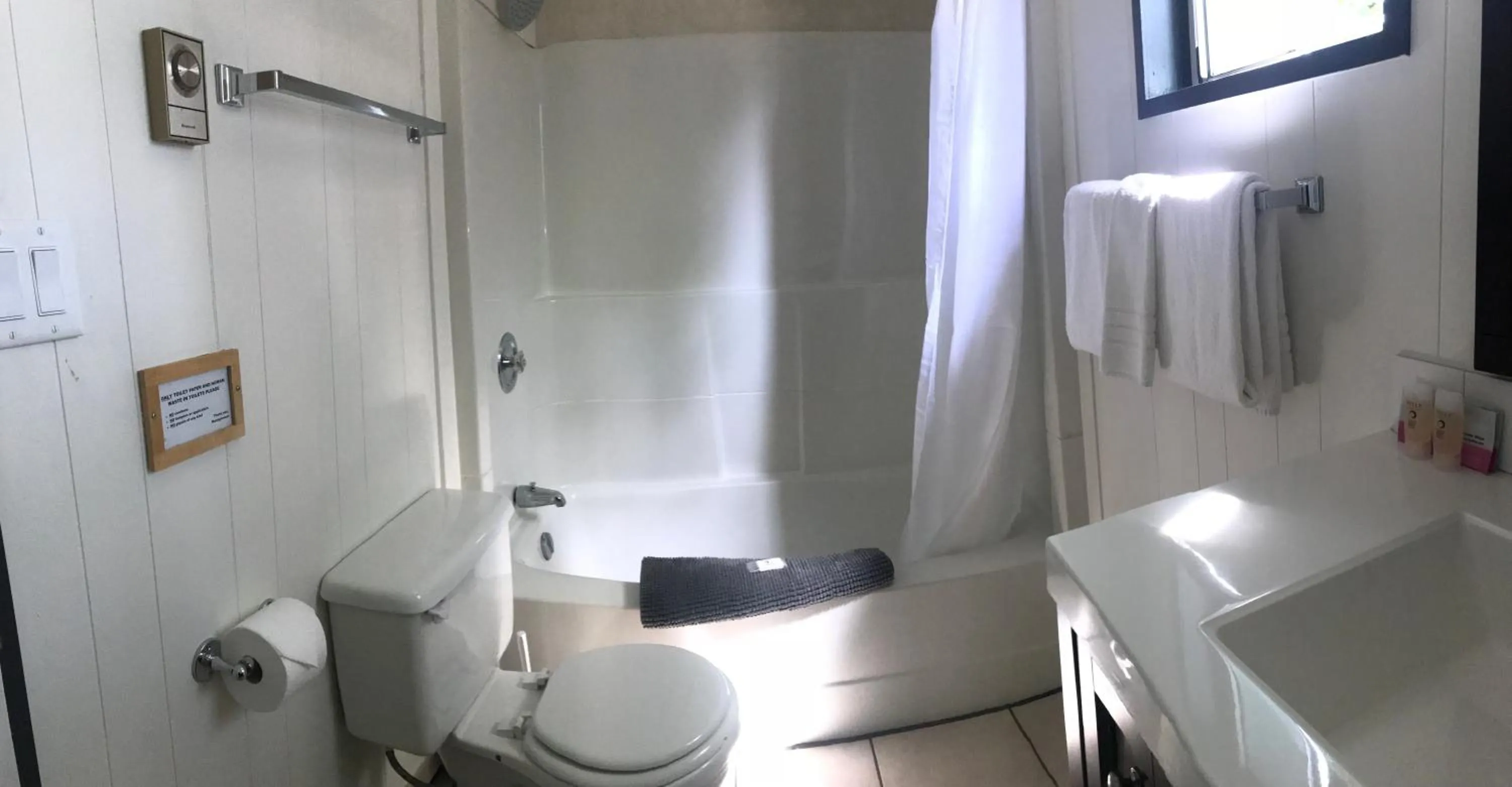 Bathroom in Mackenzie Beach Resort