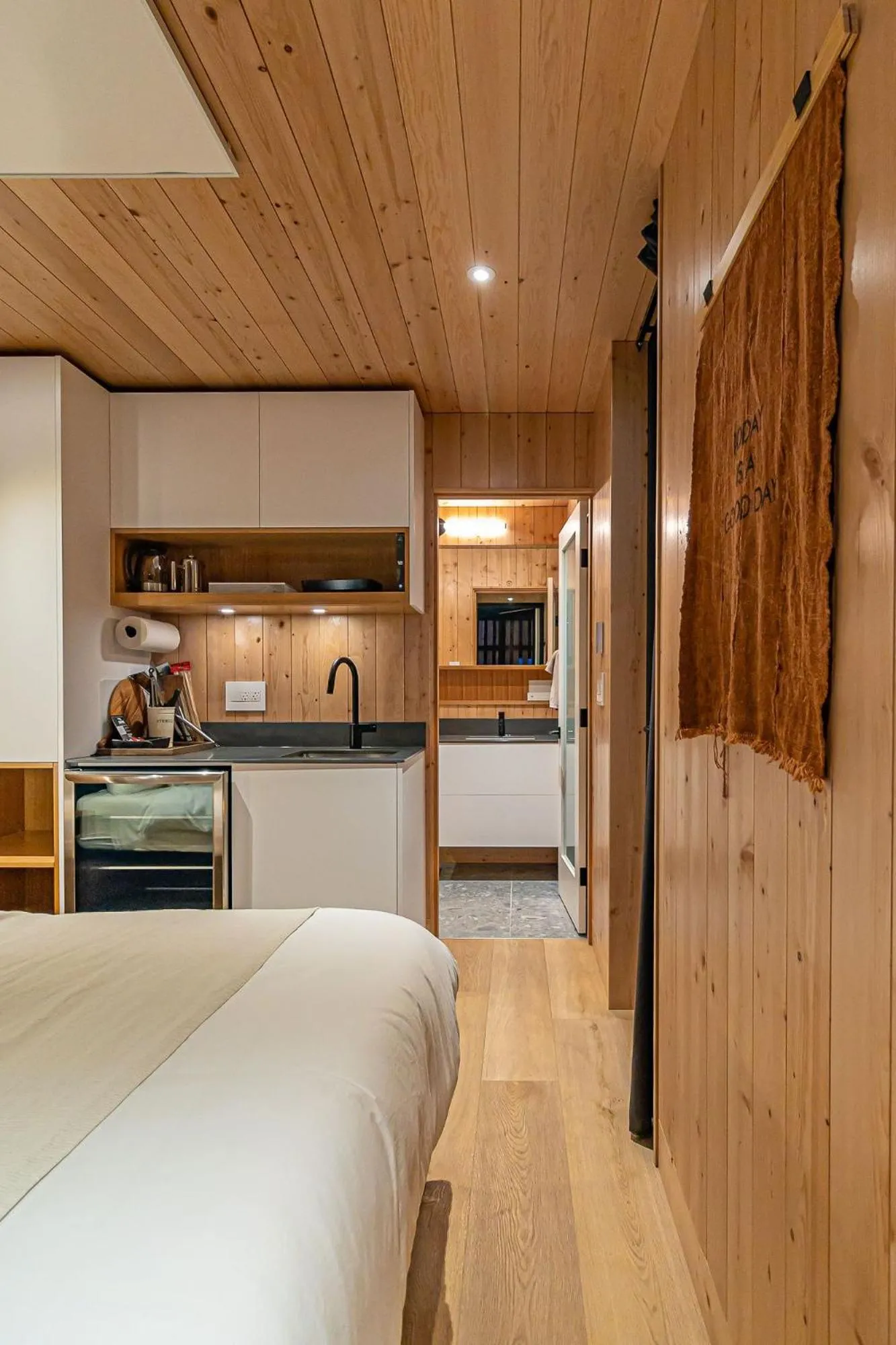 Kitchen or kitchenette, Bed in Mackenzie Beach Resort