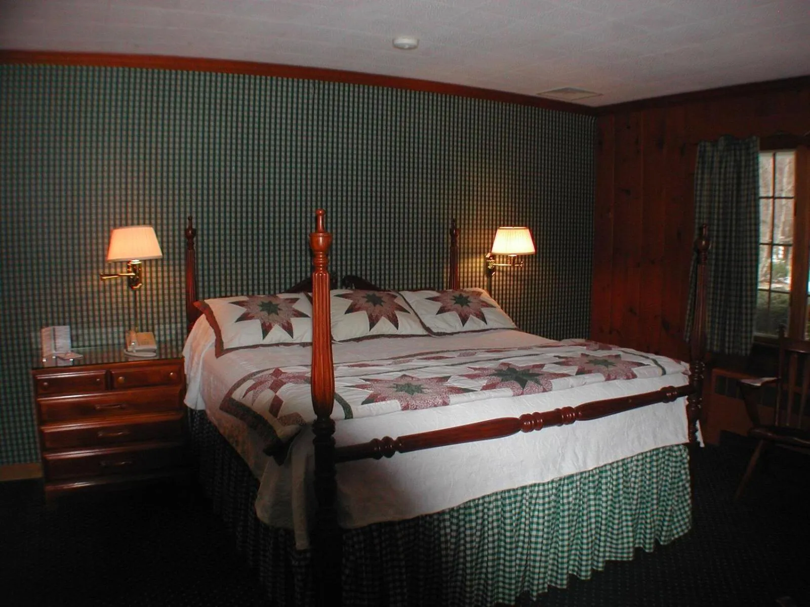 Bed in The 1896 House Country Inn - Brookside & Pondside