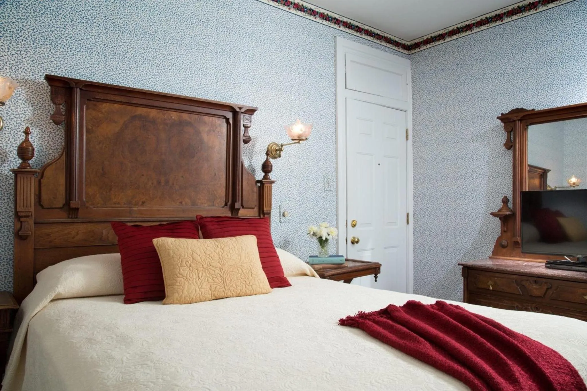 Property building, Bed in The Queen Victoria