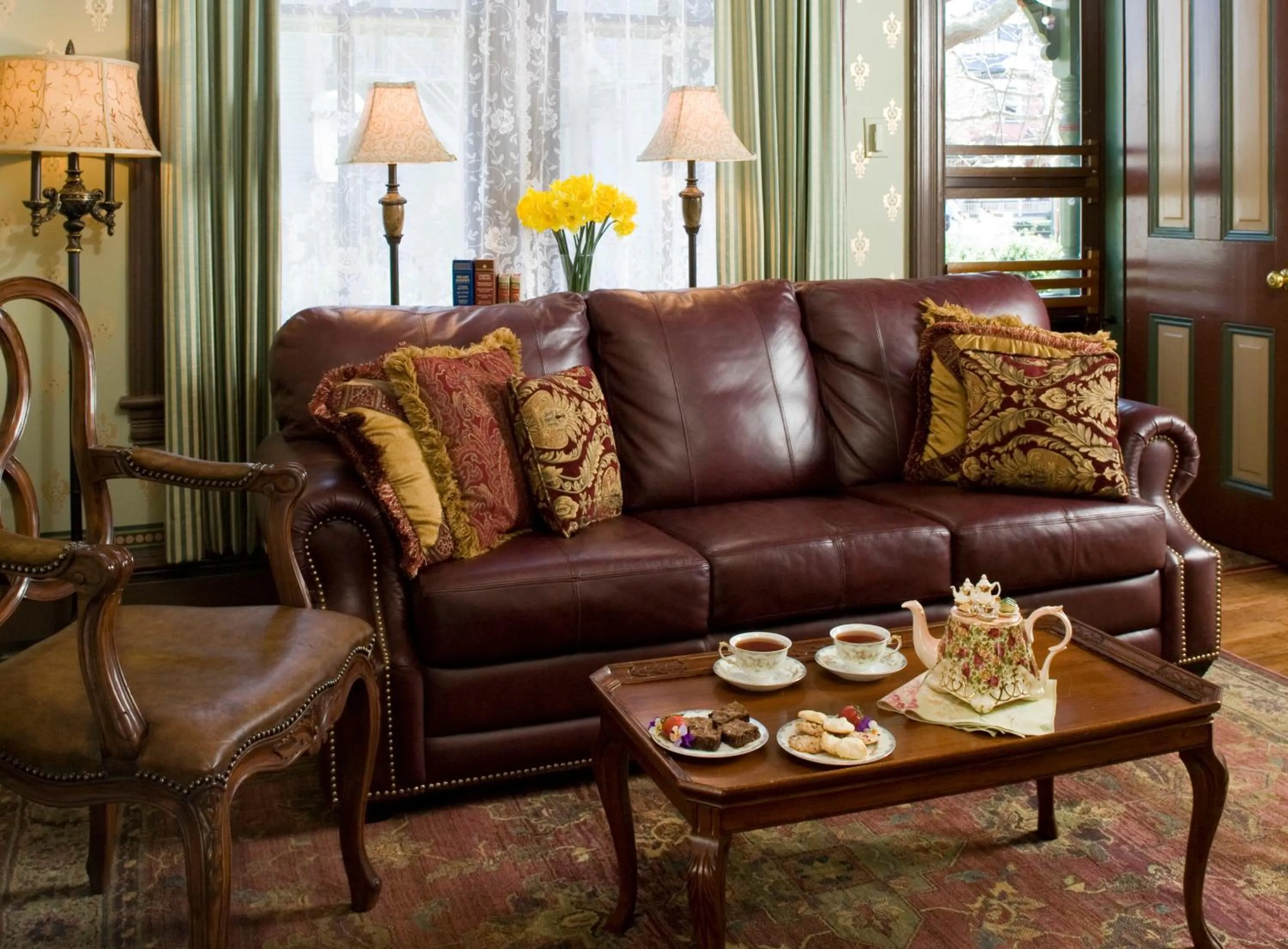 Communal lounge/ TV room in The Queen Victoria