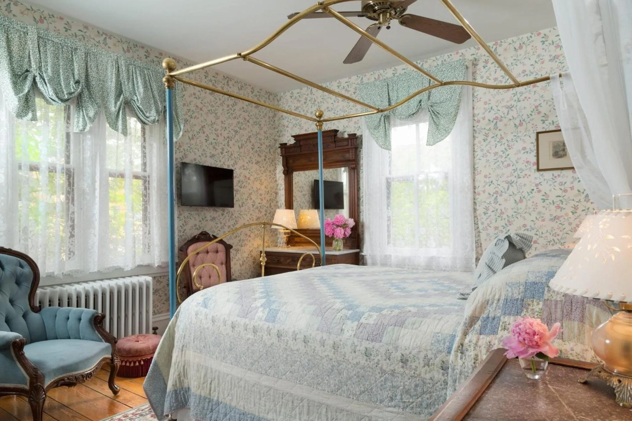 Property building, Bed in The Queen Victoria