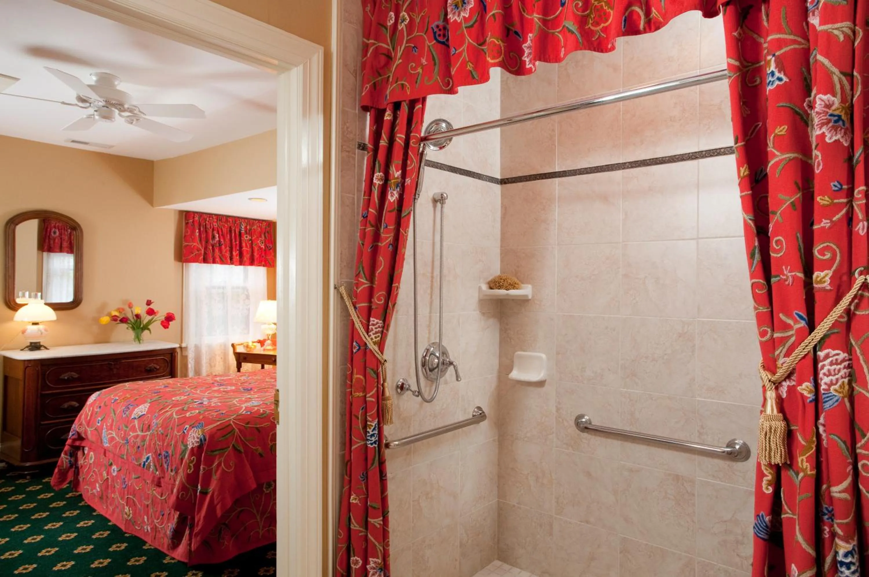 Bathroom, Bed in The Queen Victoria