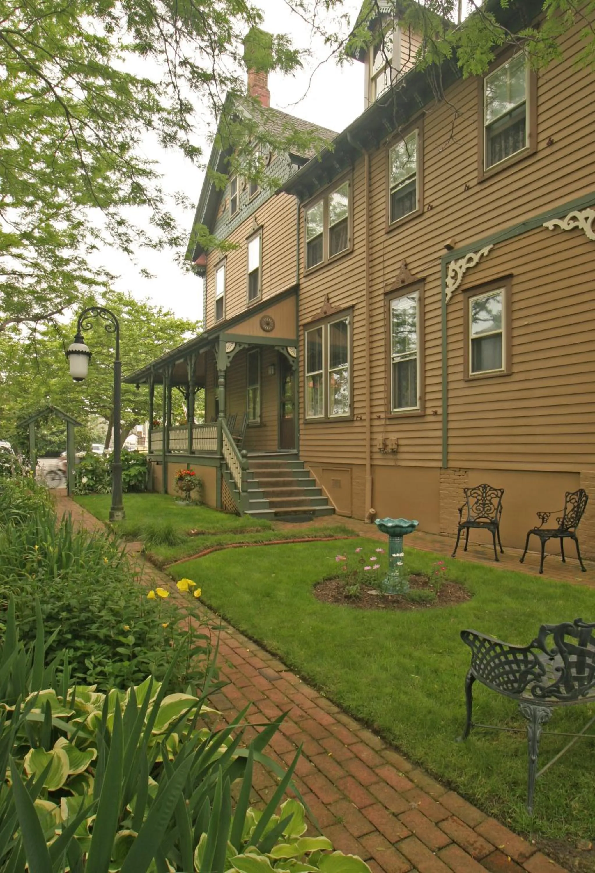 Property building in The Queen Victoria