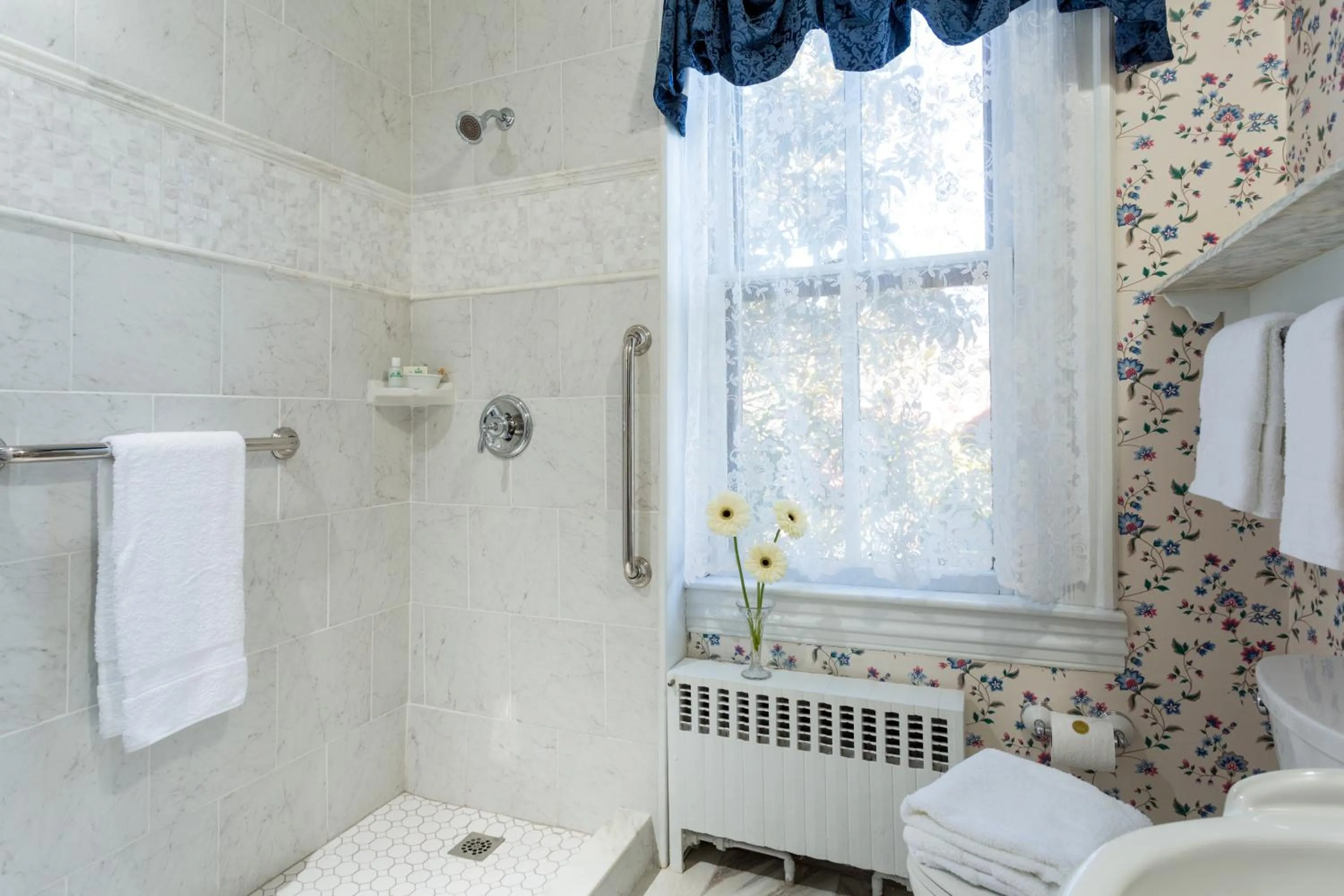 Bathroom in The Queen Victoria